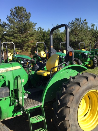 2024 John Deere 5075E Photo 6
