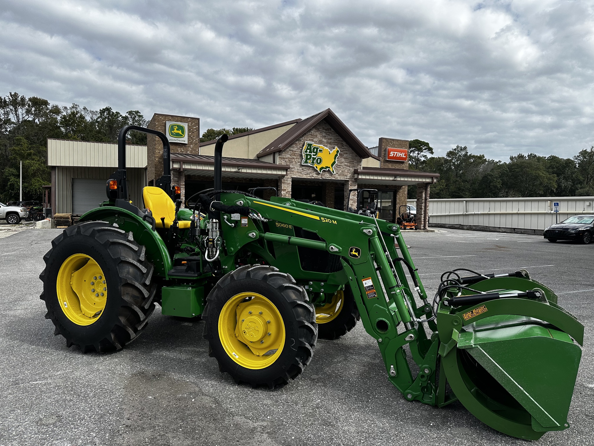 2025 John Deere 5060E Image 4