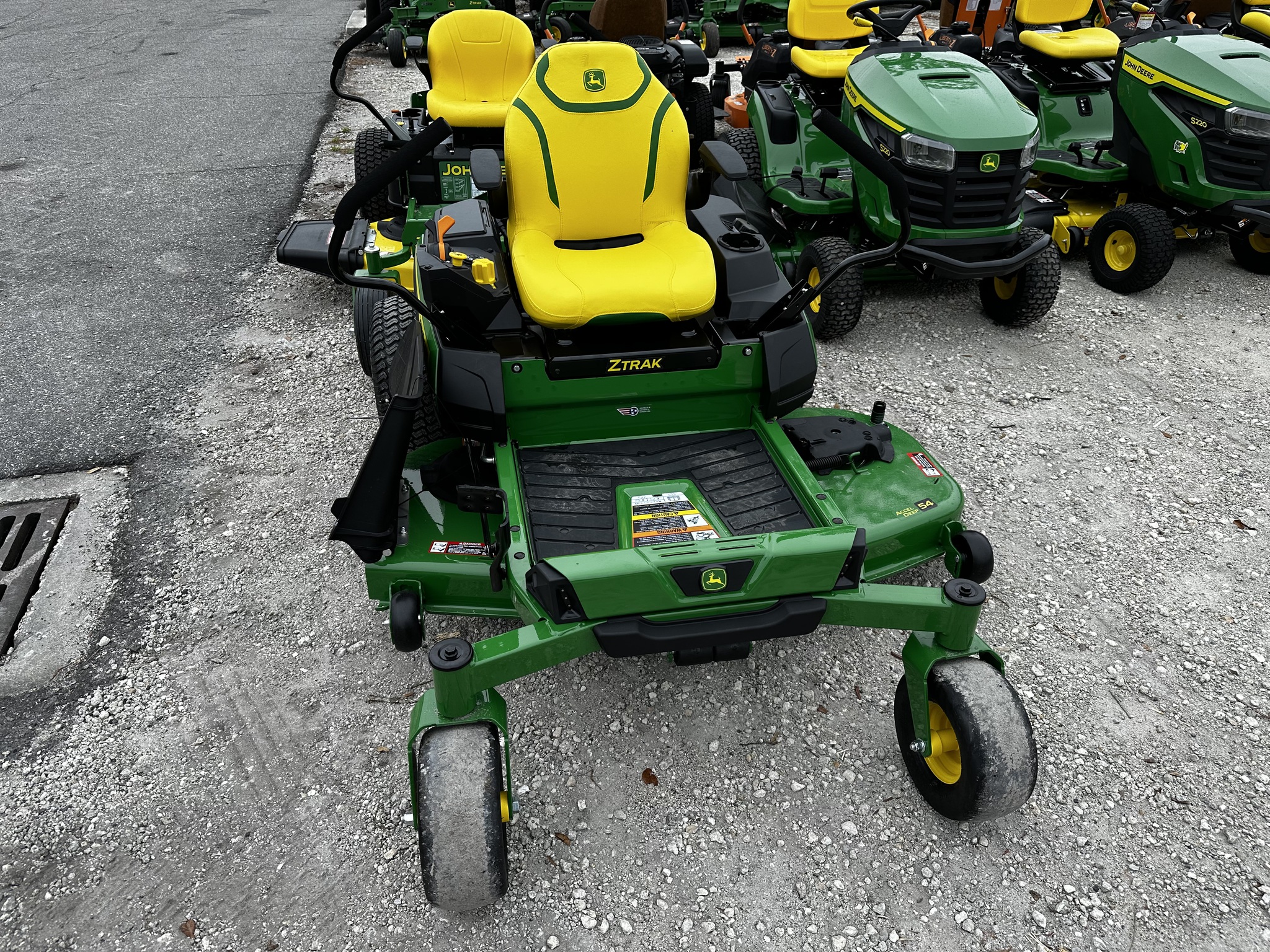 2025 John Deere Z330R Image 2