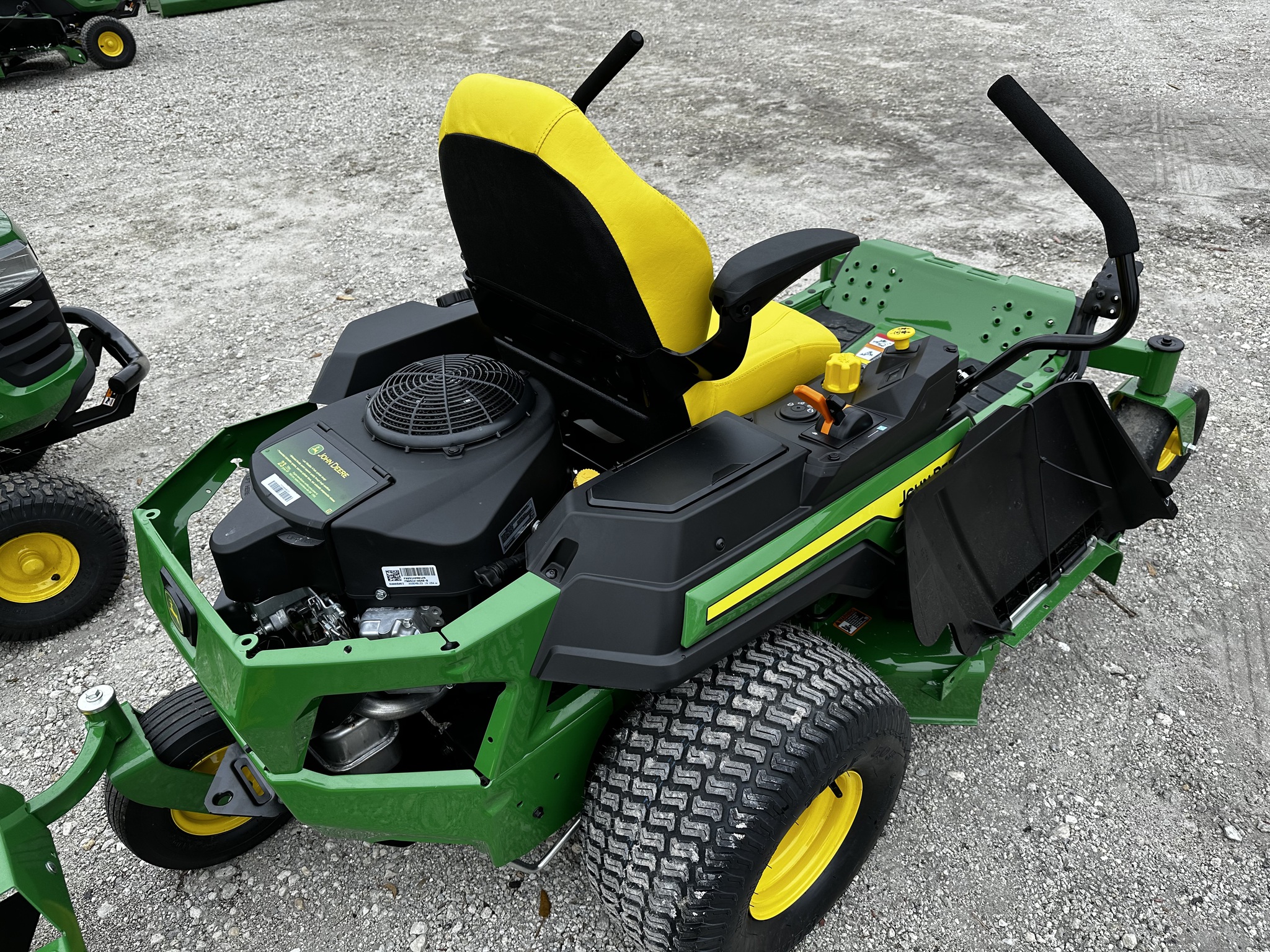 2025 John Deere Z330R Image 4