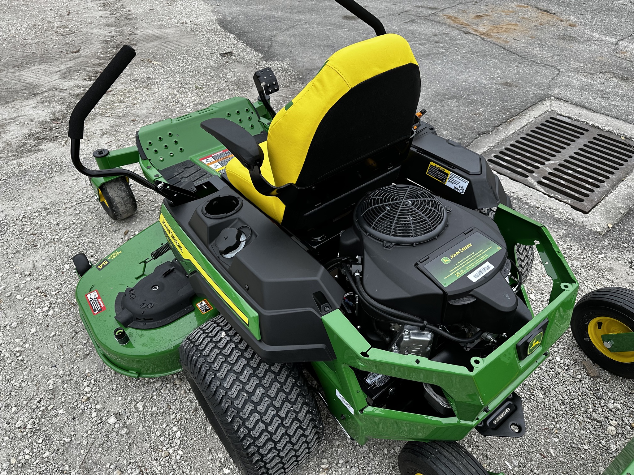 2025 John Deere Z330R Image 5