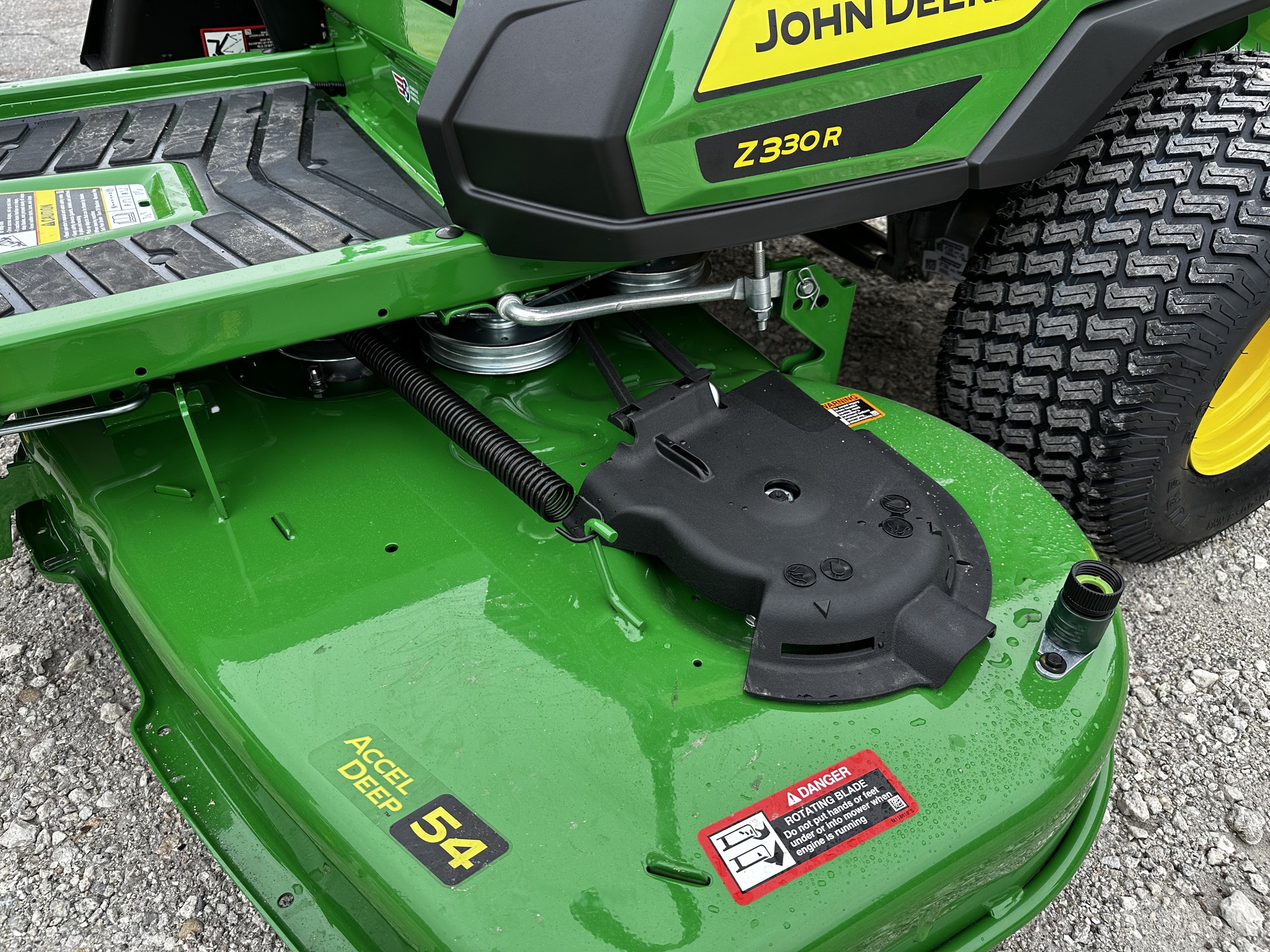 2025 John Deere Z330R Image 8