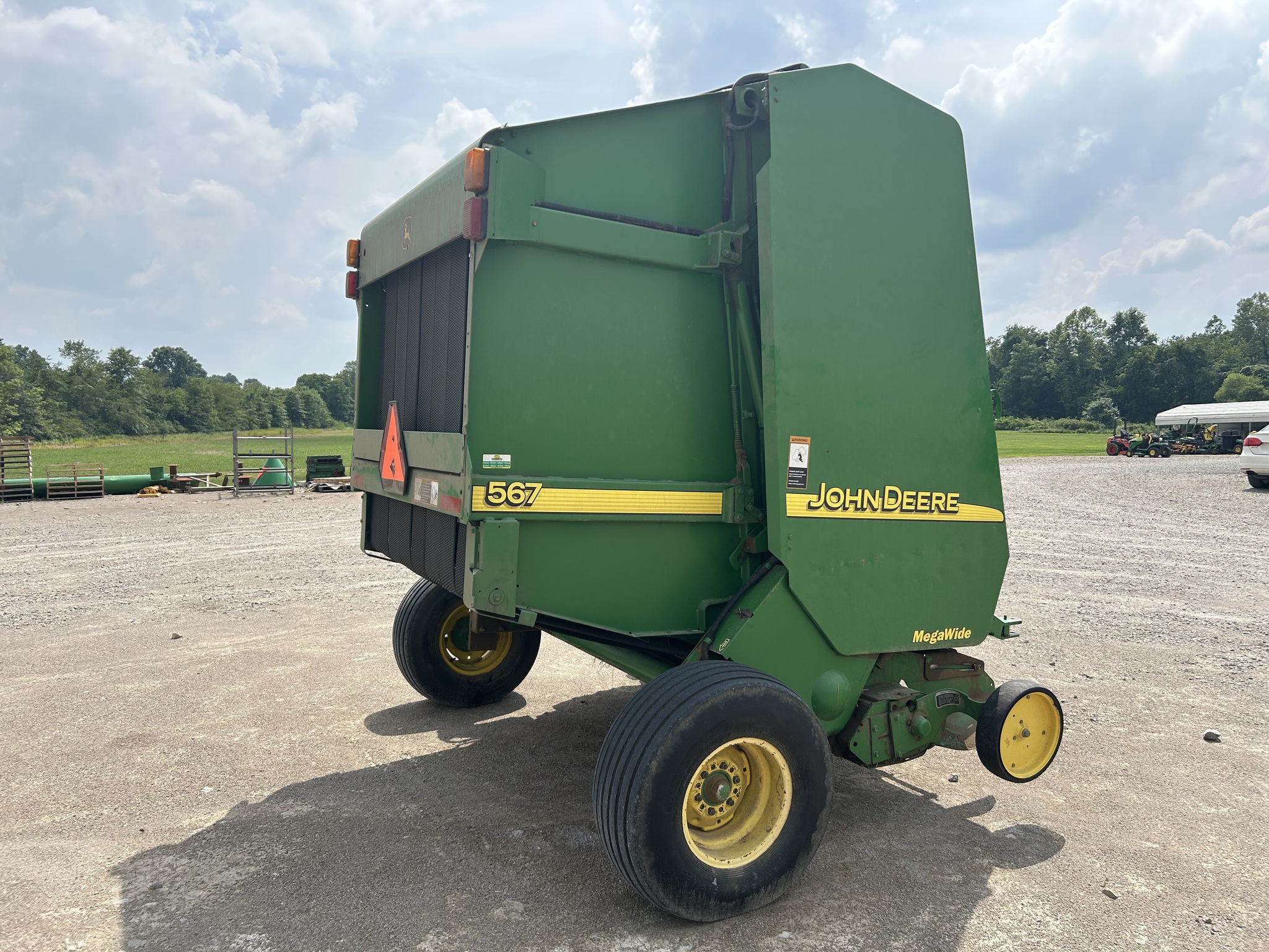 2004 John Deere 567 Image 3