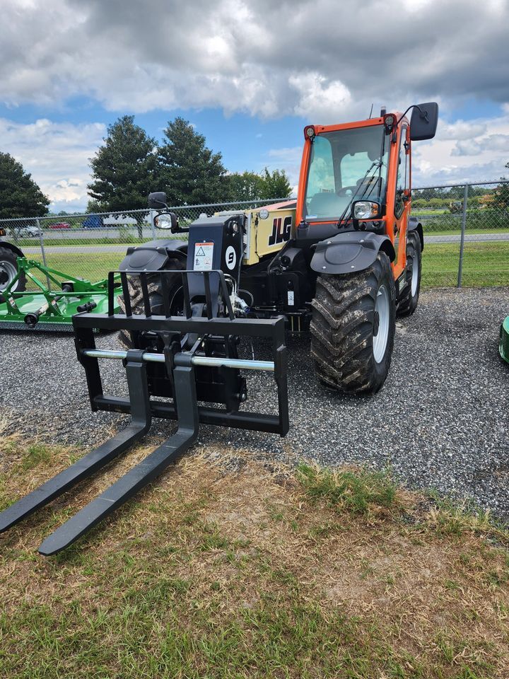 2024 JLG AG925 Image 2