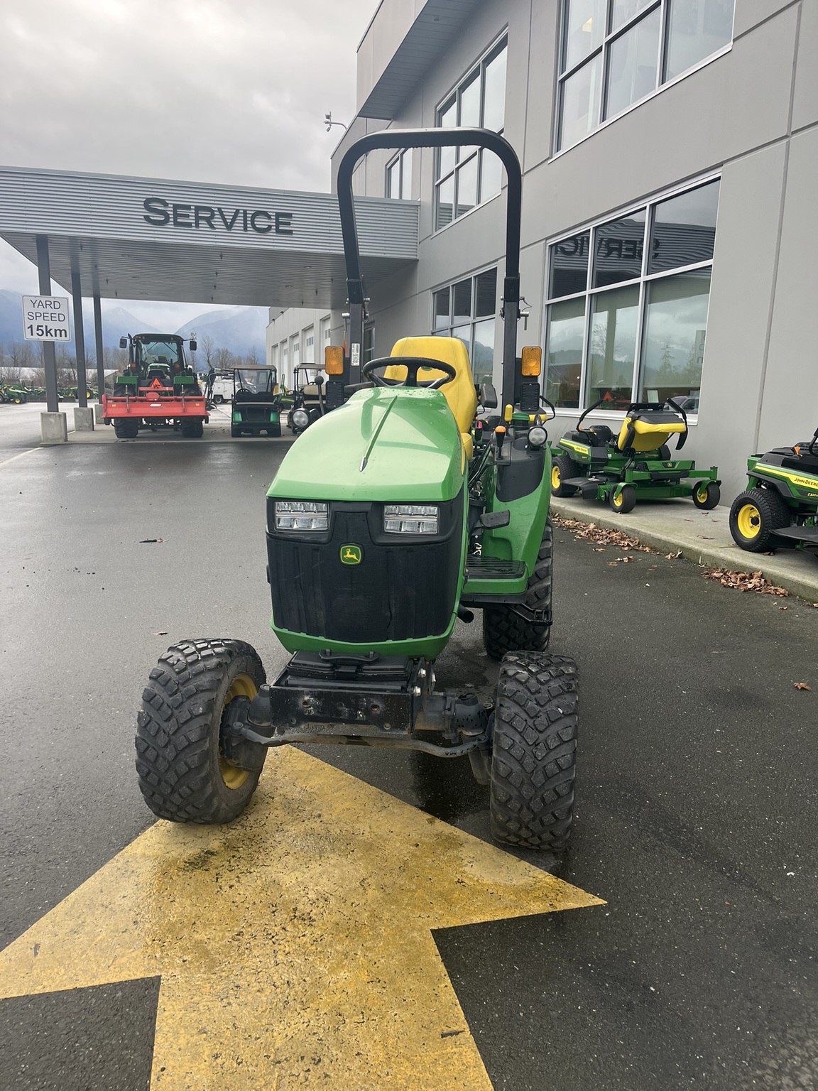 2023 John Deere 2025R Image 1