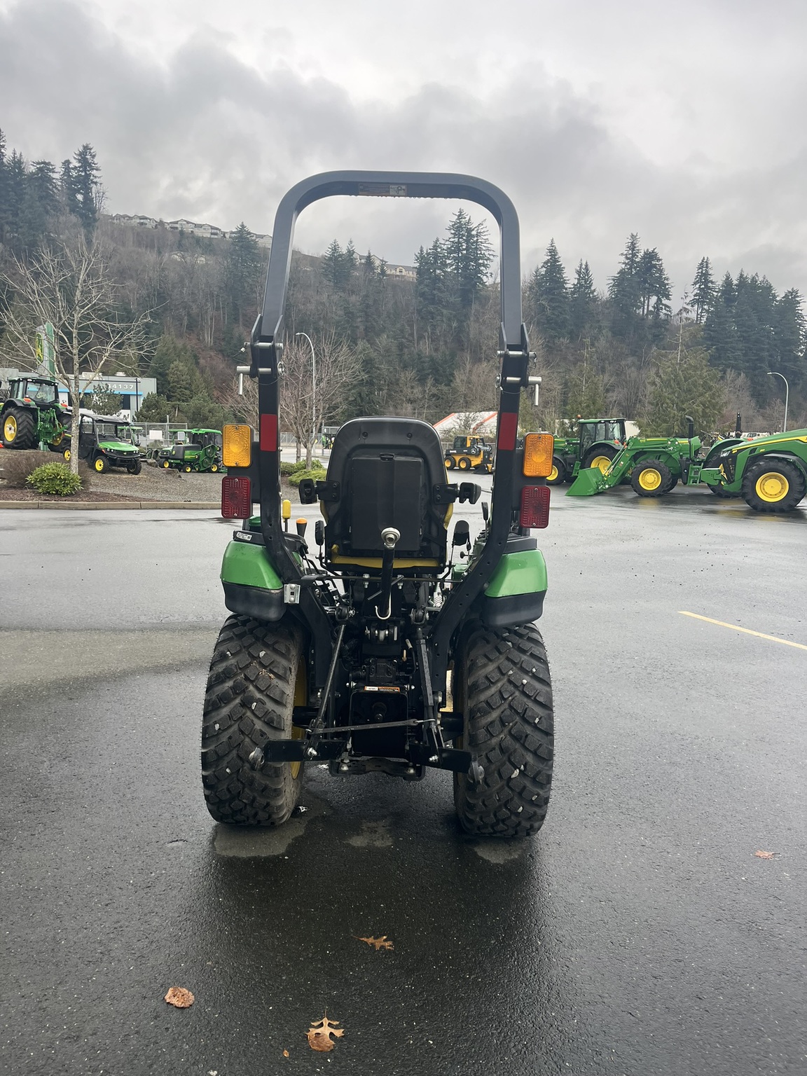 2023 John Deere 2025R Image 3