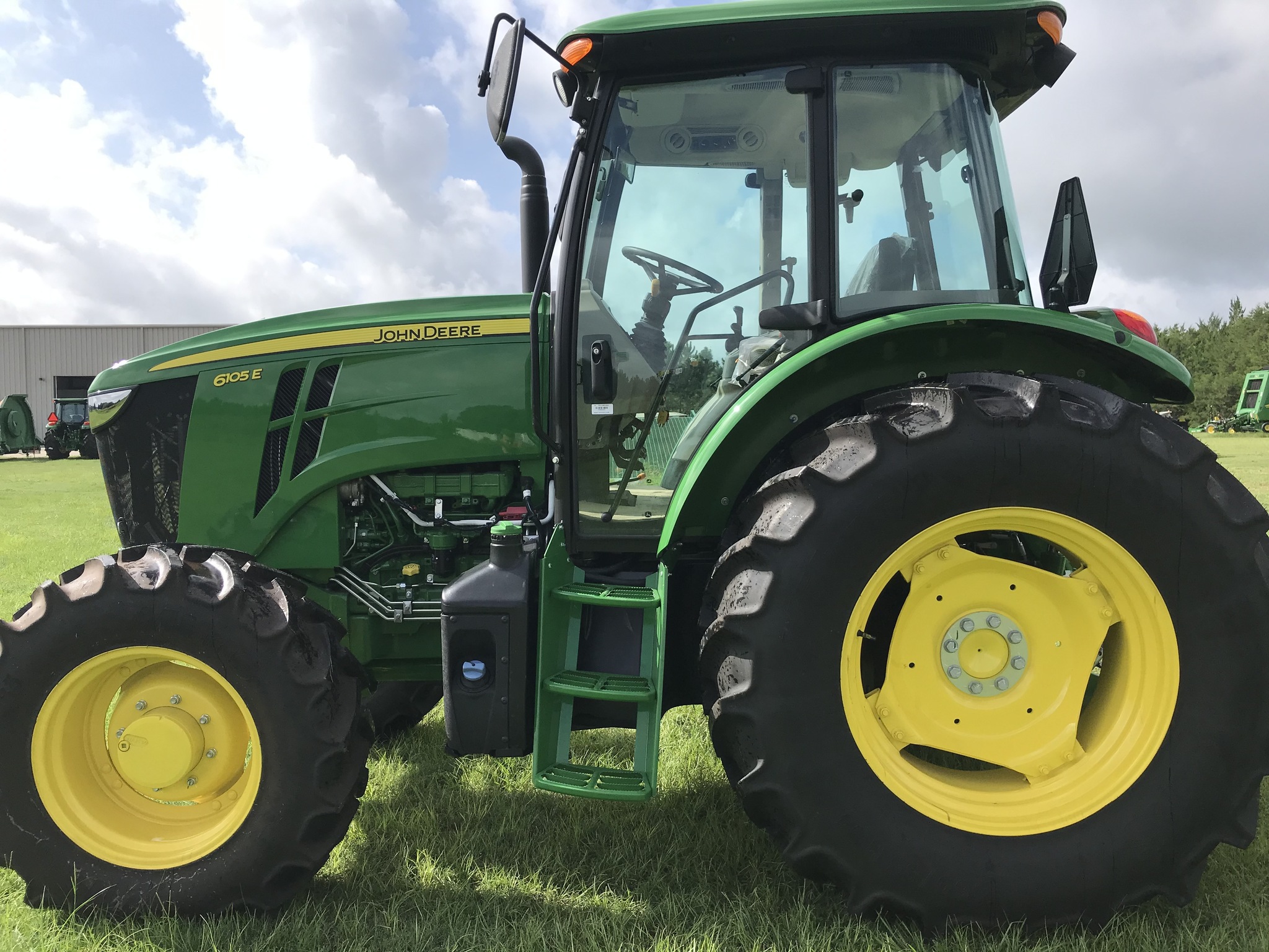 2025 John Deere 6105E Image 3