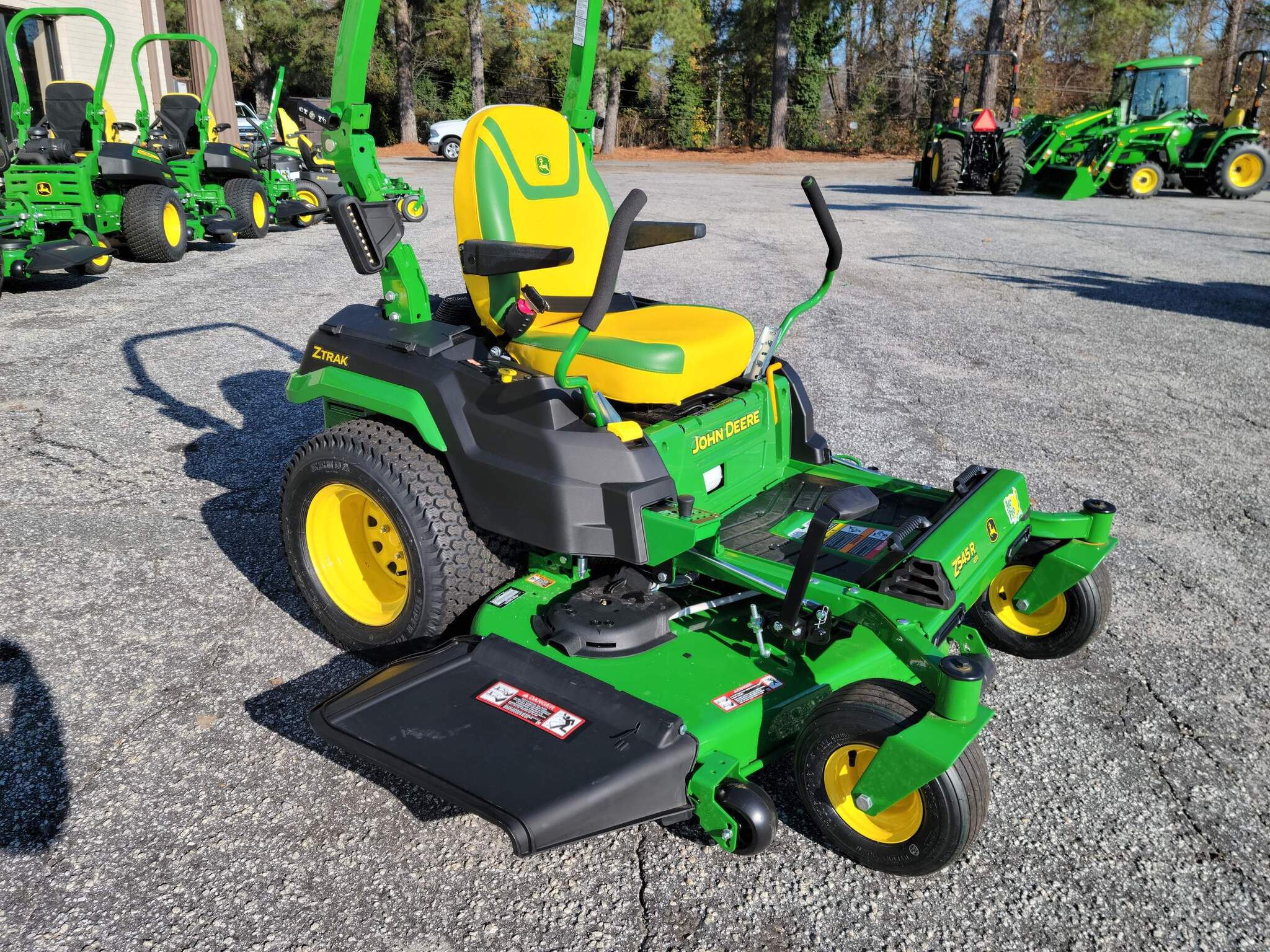 2025 John Deere Z545R Image 1