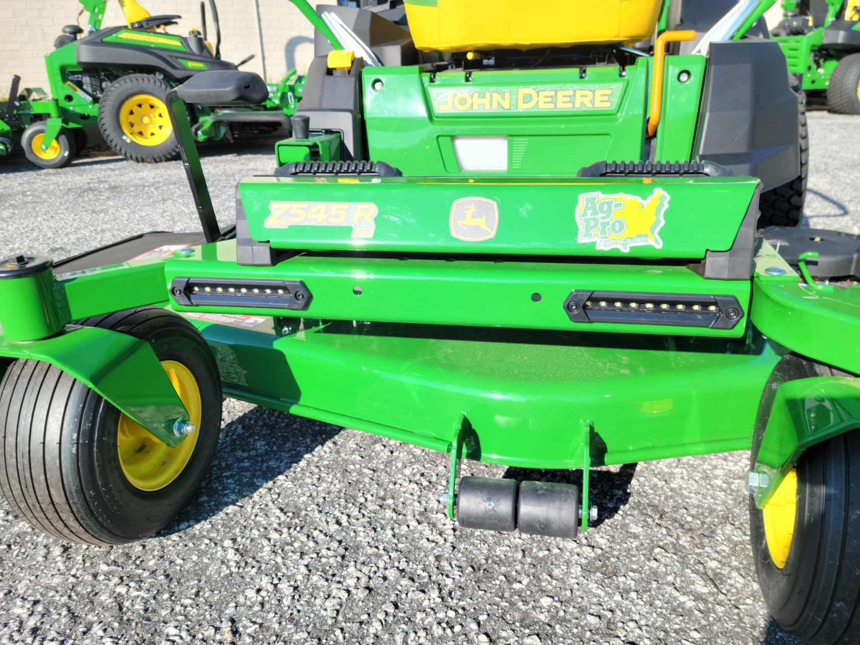 2025 John Deere Z545R Image 4