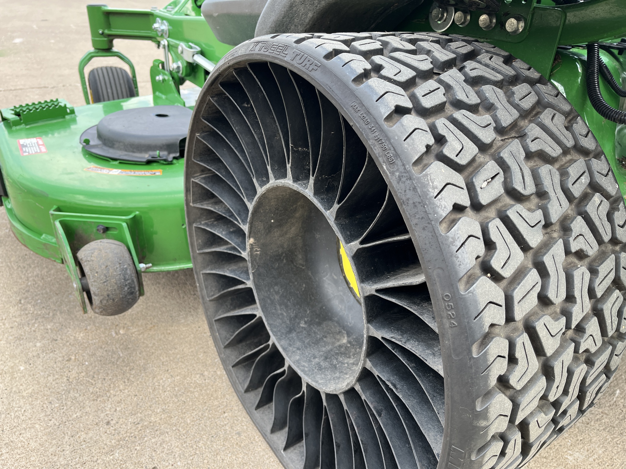 2024 John Deere Z970R Image 9