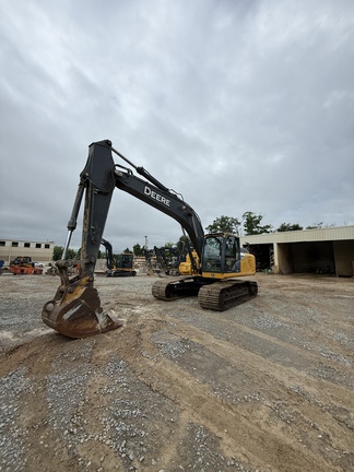Photo of a 2014 John Deere 210G LC