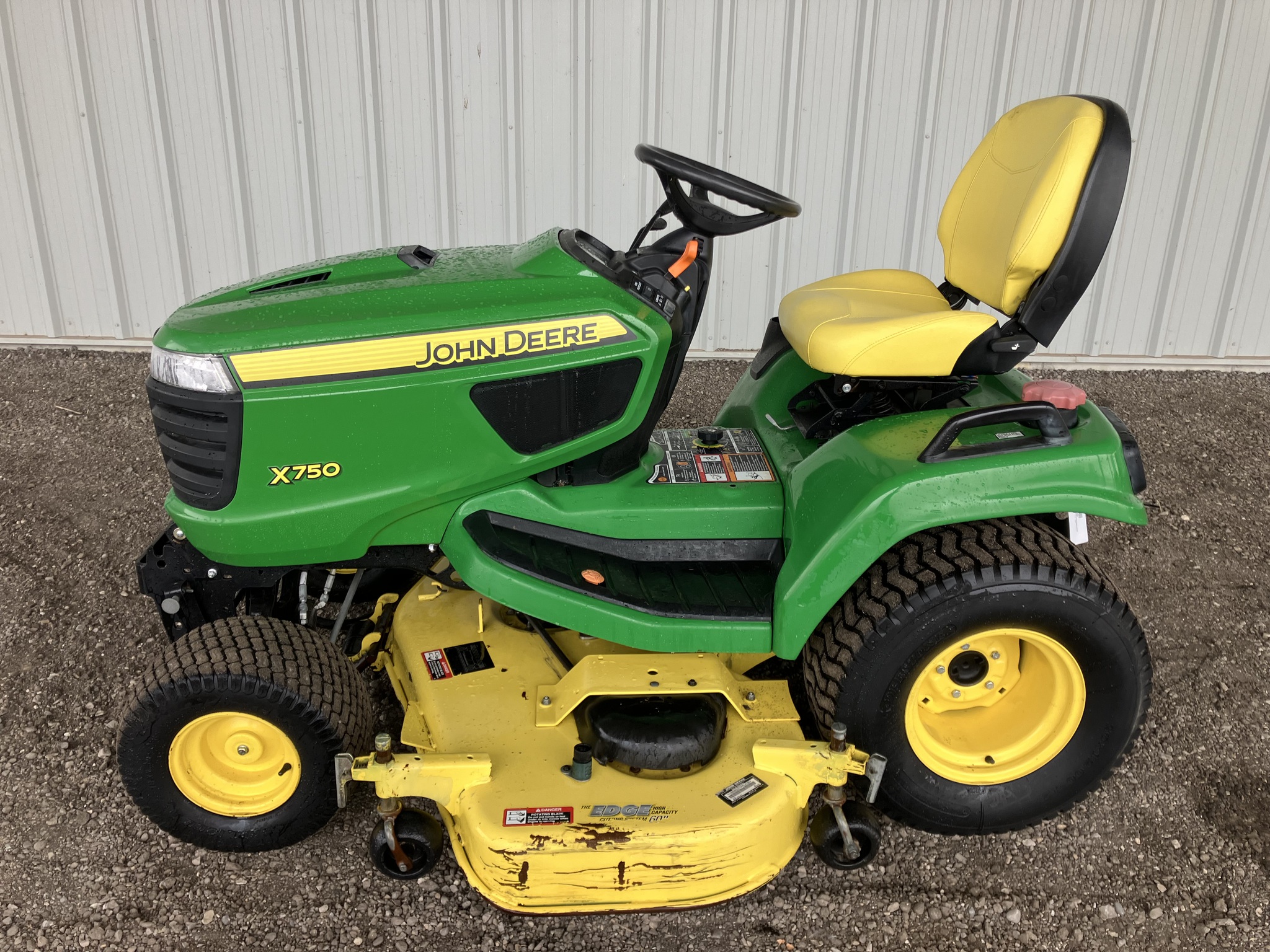 2013 John Deere X750 Image 6