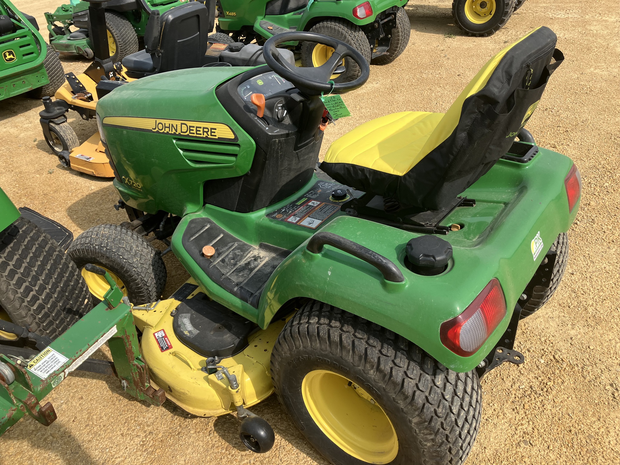 2012 John Deere X720 Image 3