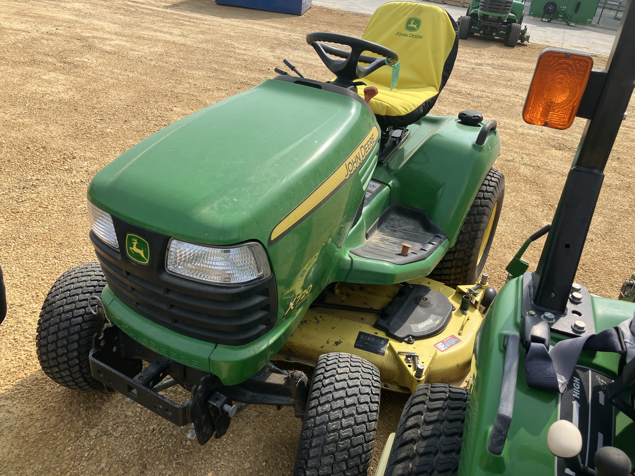 2012 John Deere X720 Image 2