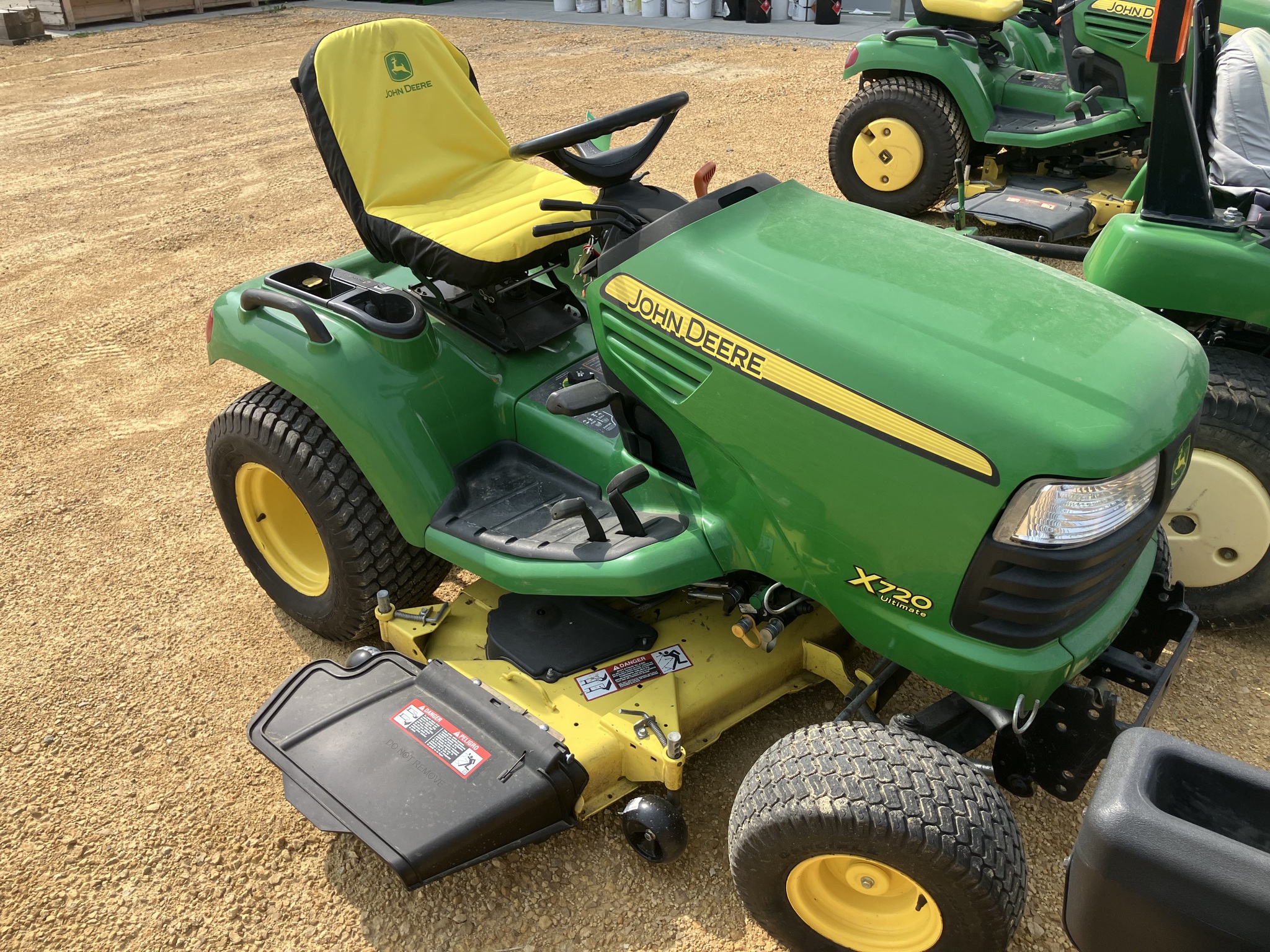 2012 John Deere X720 Image 1