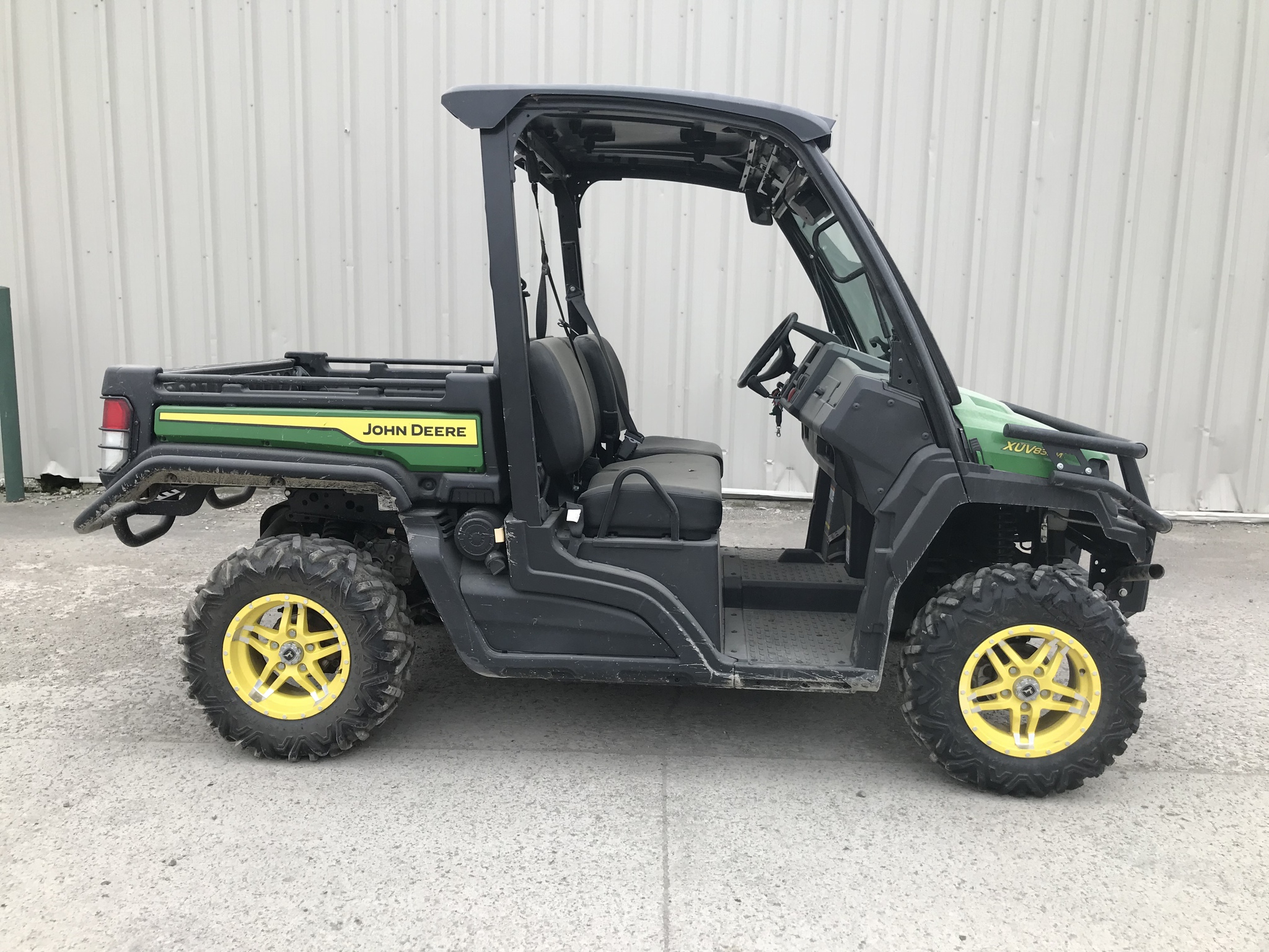 2023 John Deere XUV 835M Image 1