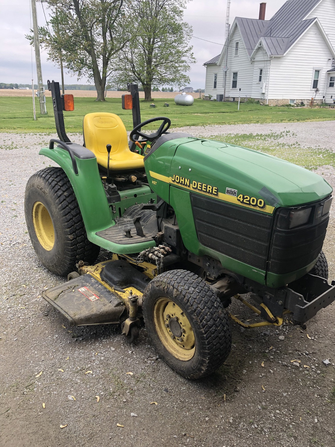 1999 John Deere 4200 Image 2