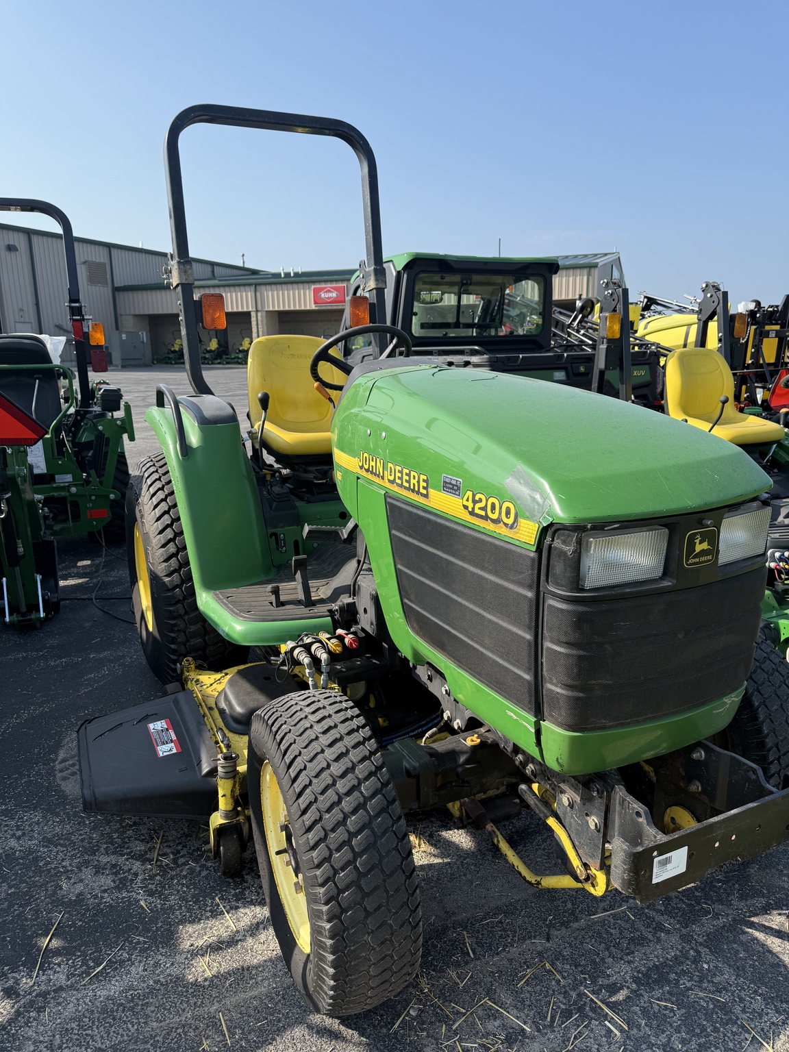 1999 John Deere 4200 Image 2