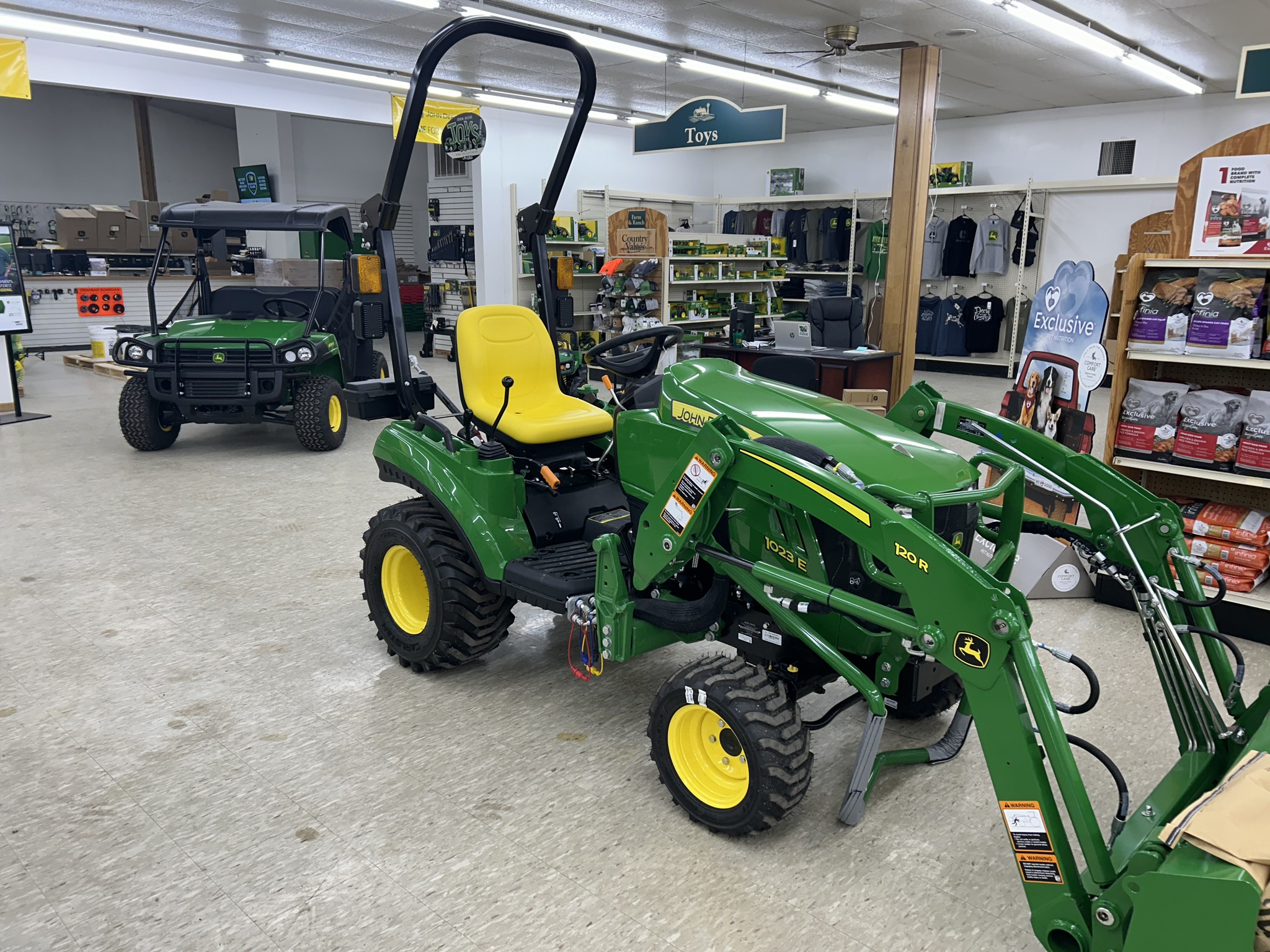 2024 John Deere 1023E Image 7