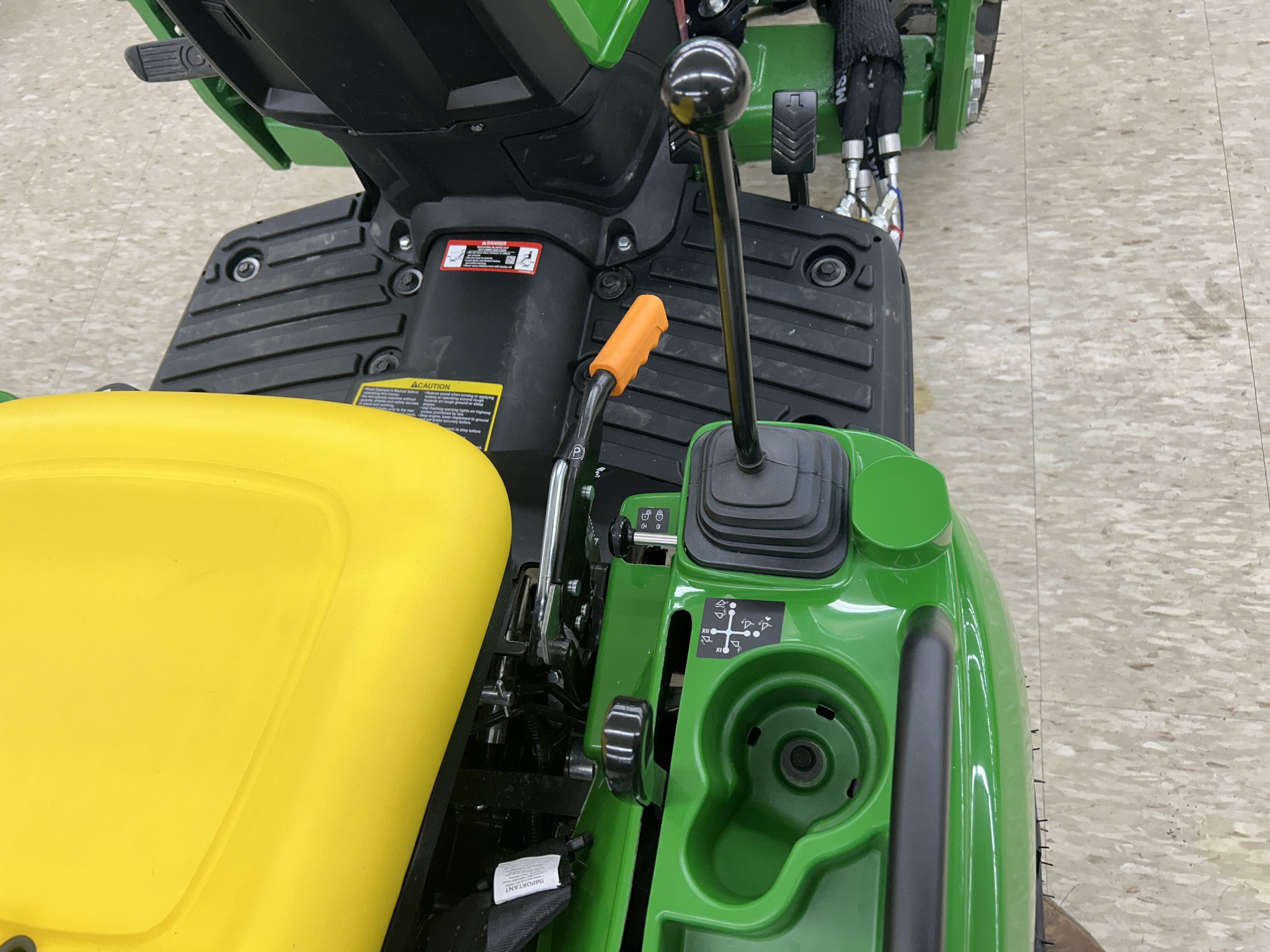 2024 John Deere 1023E Image 10