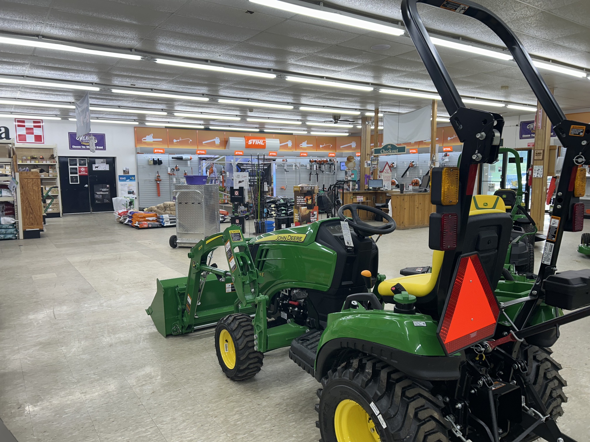 2024 John Deere 1023E Image 3