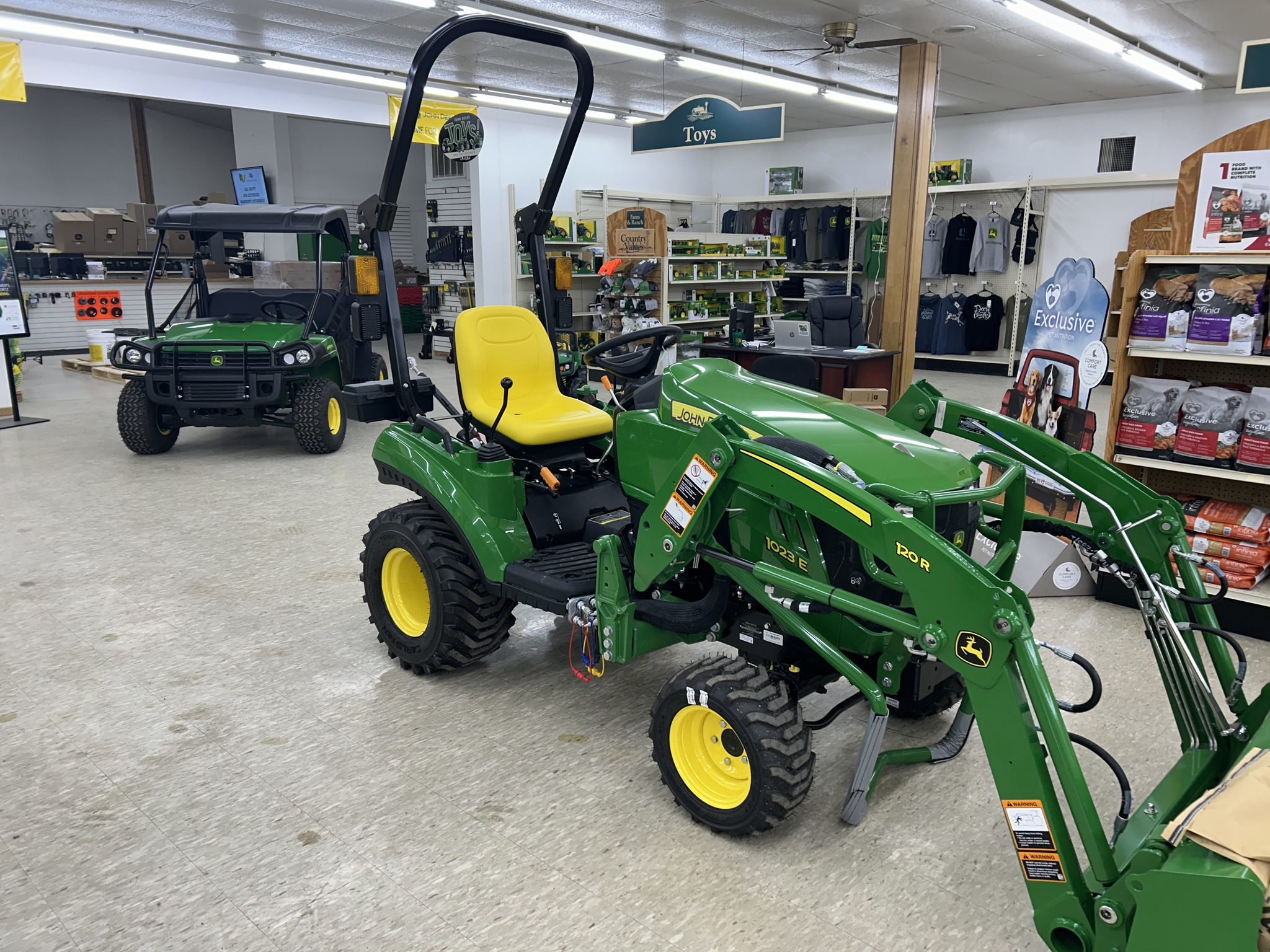 2024 John Deere 1023E Image 8