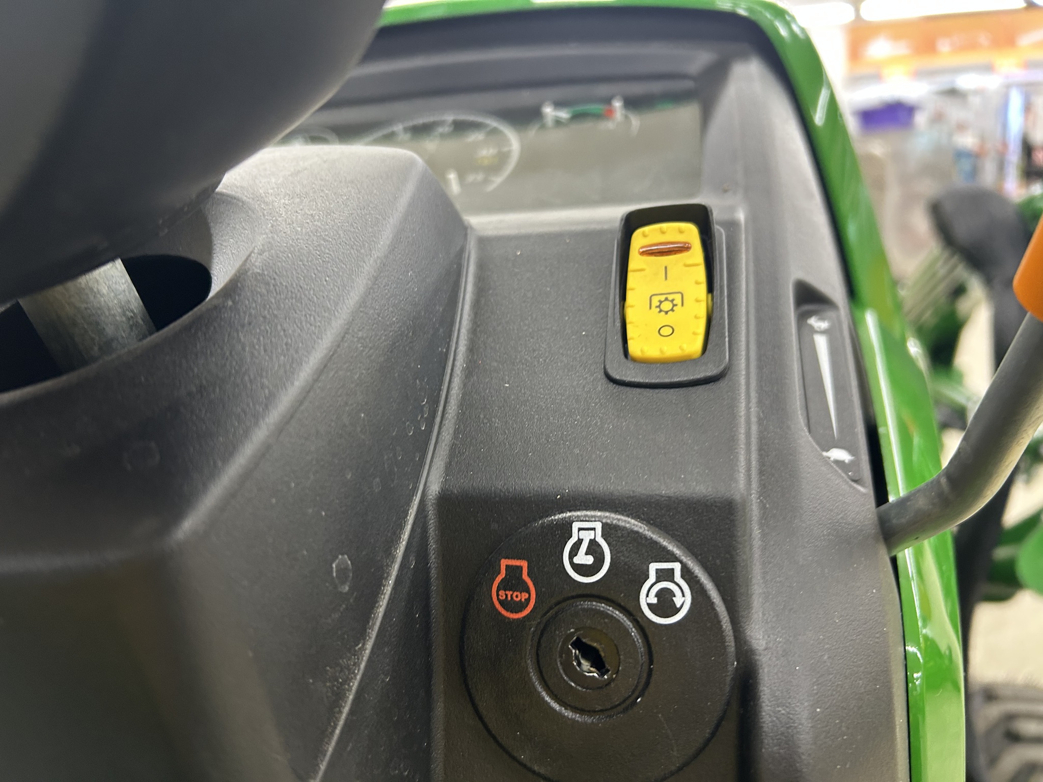 2024 John Deere 1023E Image 13