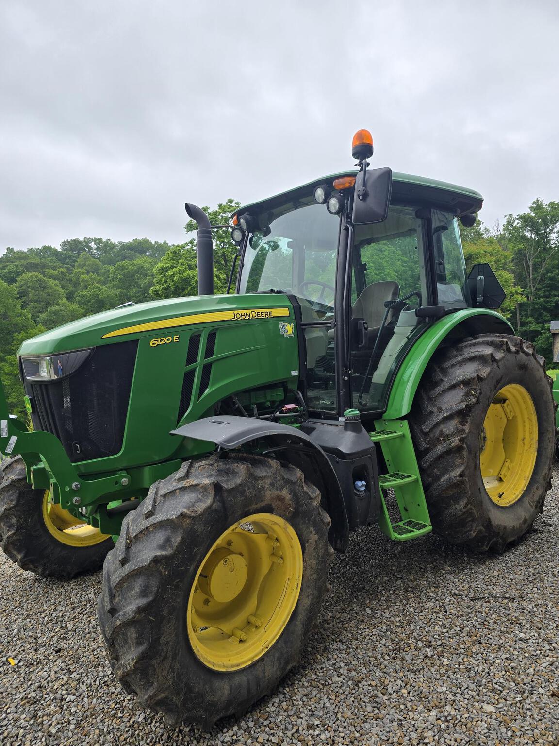 2020 John Deere 6120E Image 1