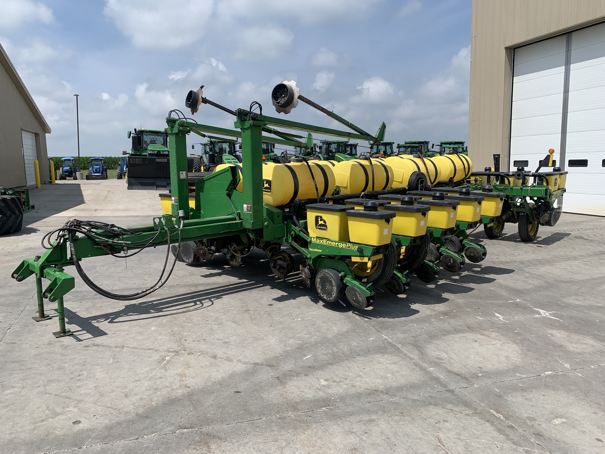 2000 John Deere 1770 Image 7