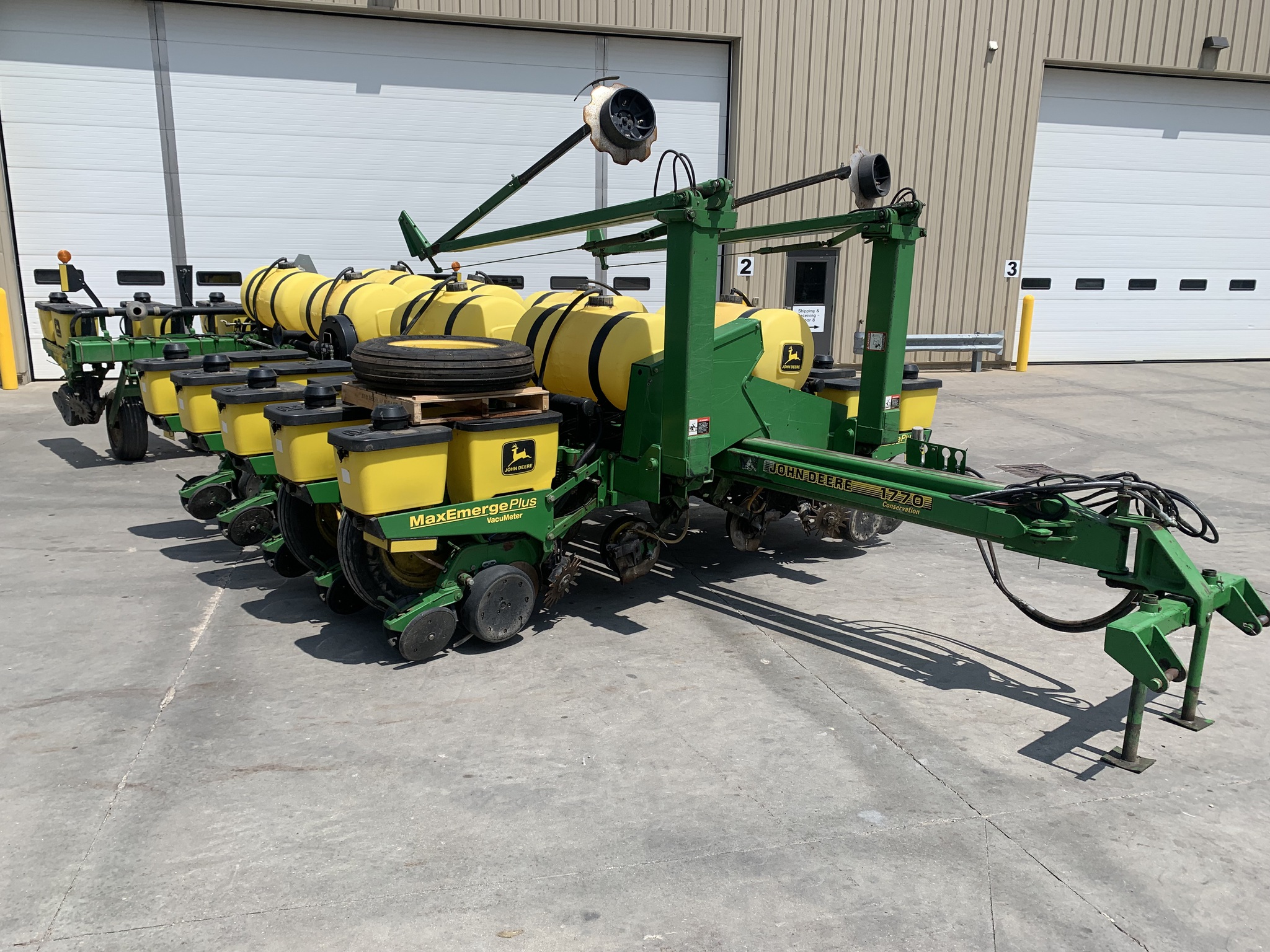 2000 John Deere 1770 Image 1