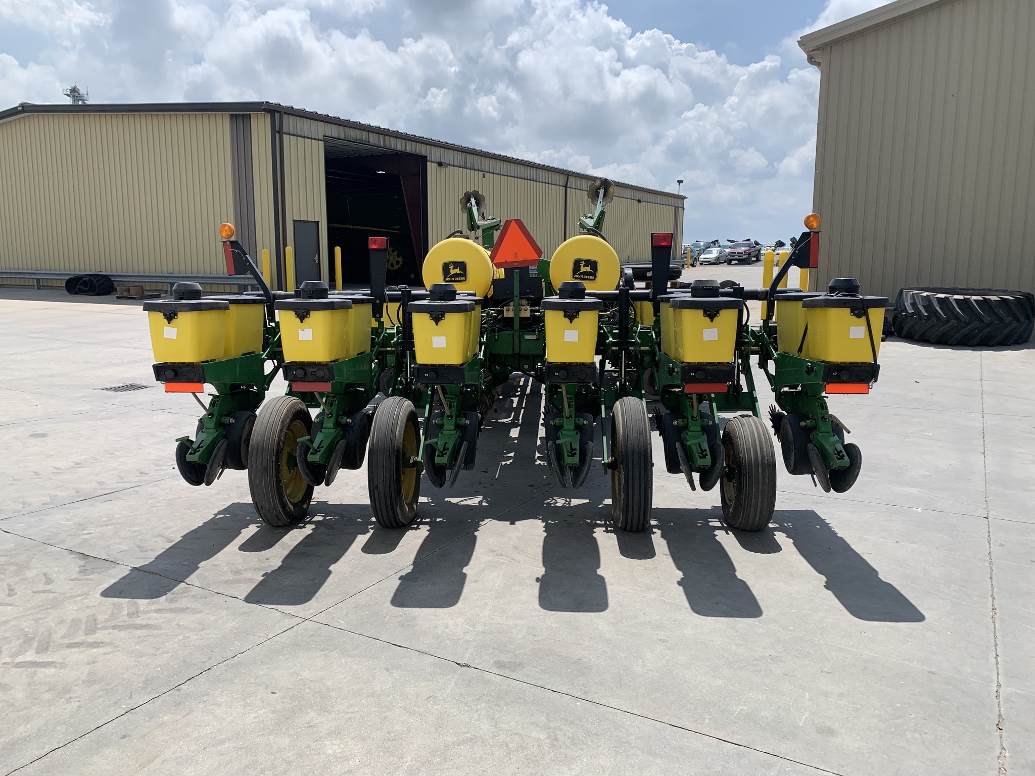 2000 John Deere 1770 Image 4
