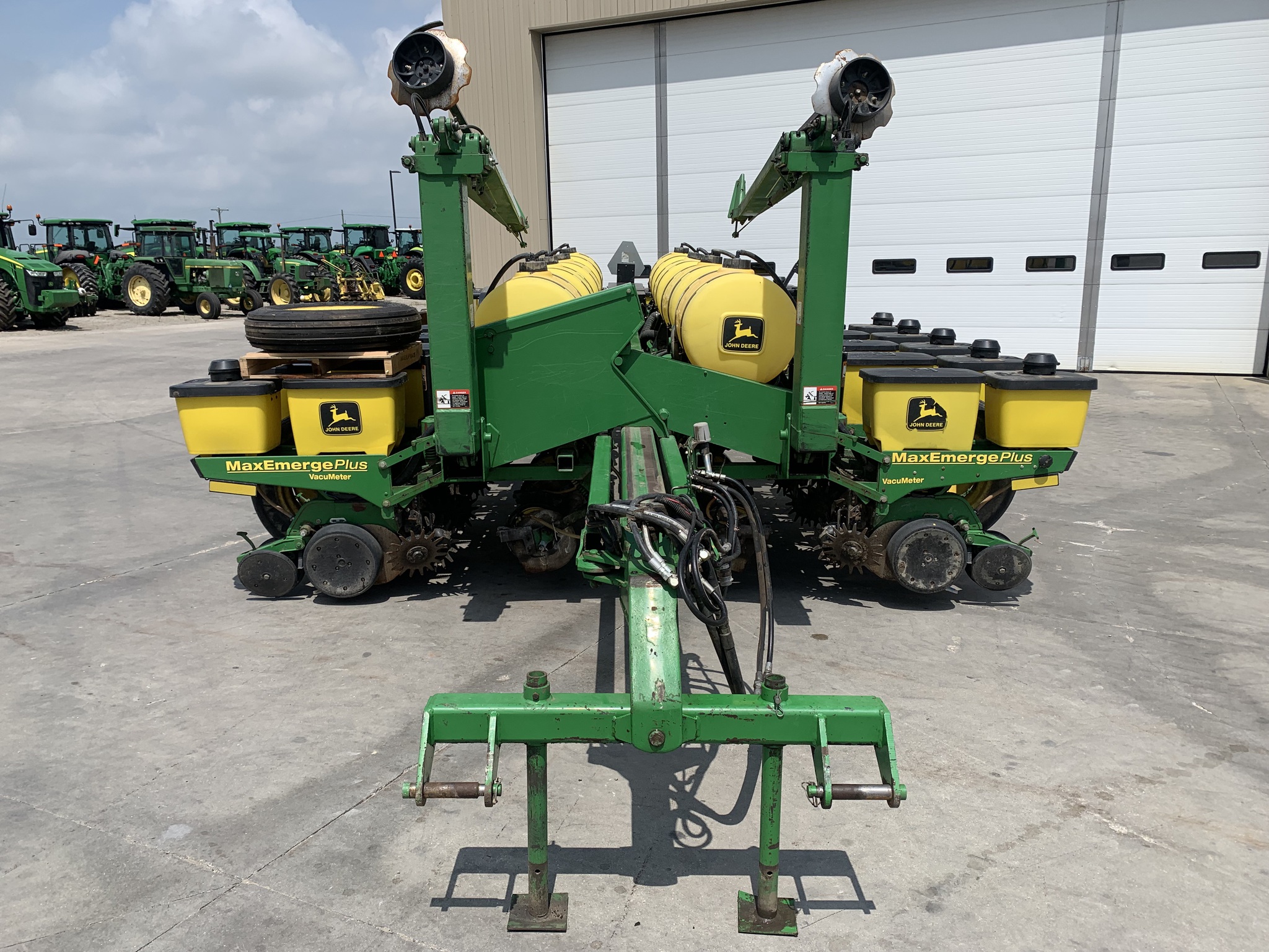 2000 John Deere 1770 Image 8