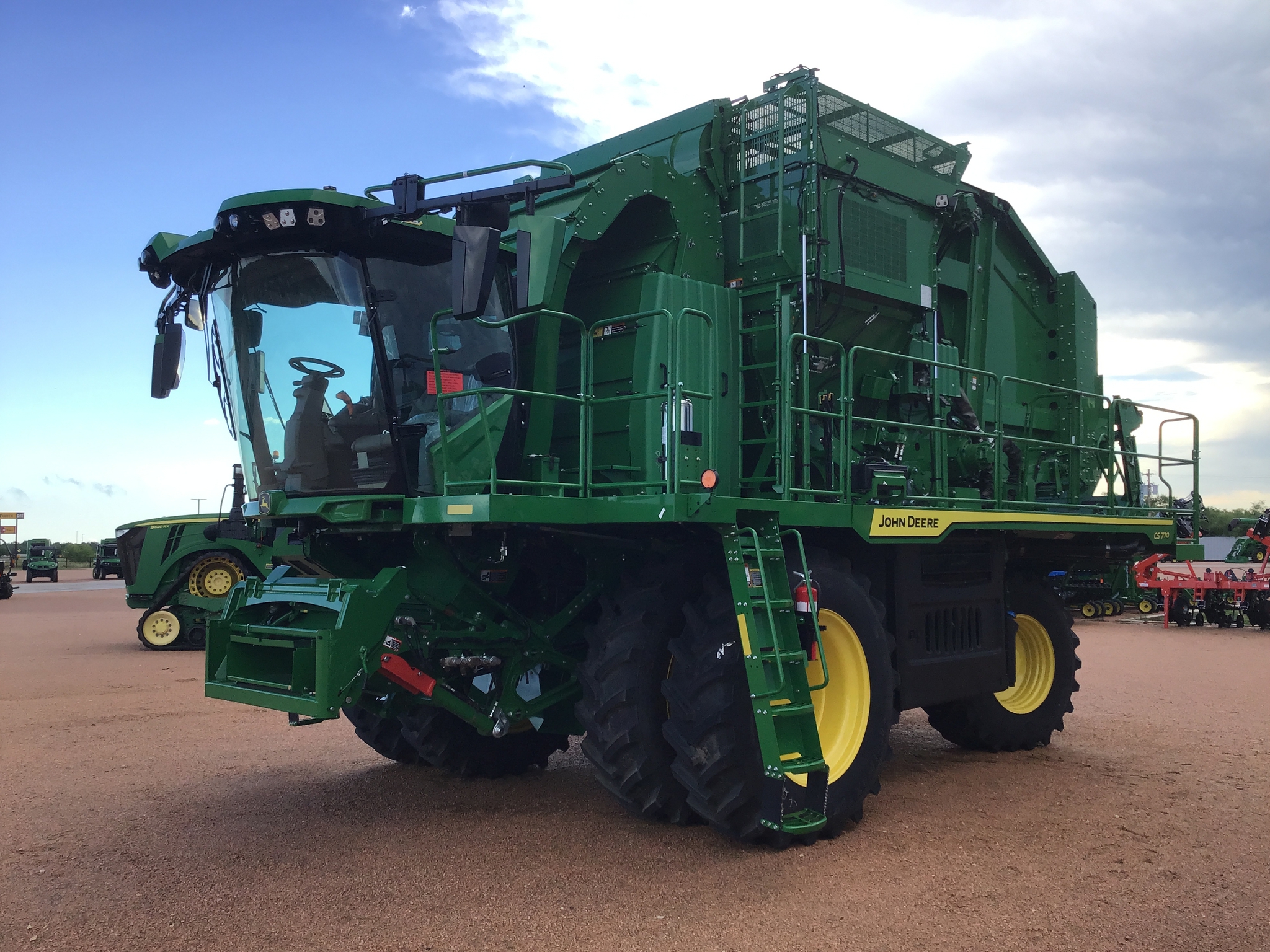 2023 John Deere CS770 Image 1