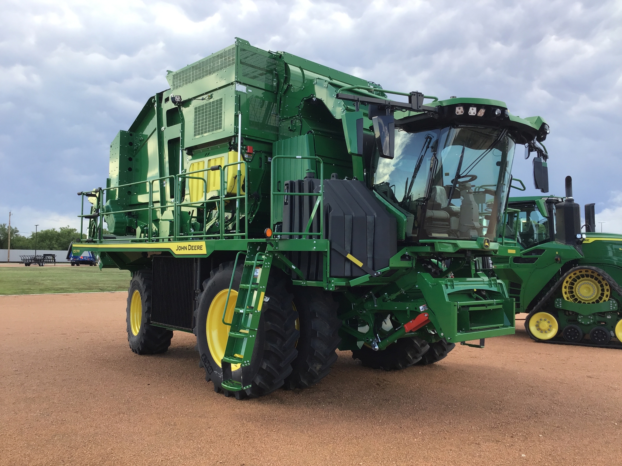 2023 John Deere CS770 Image 3
