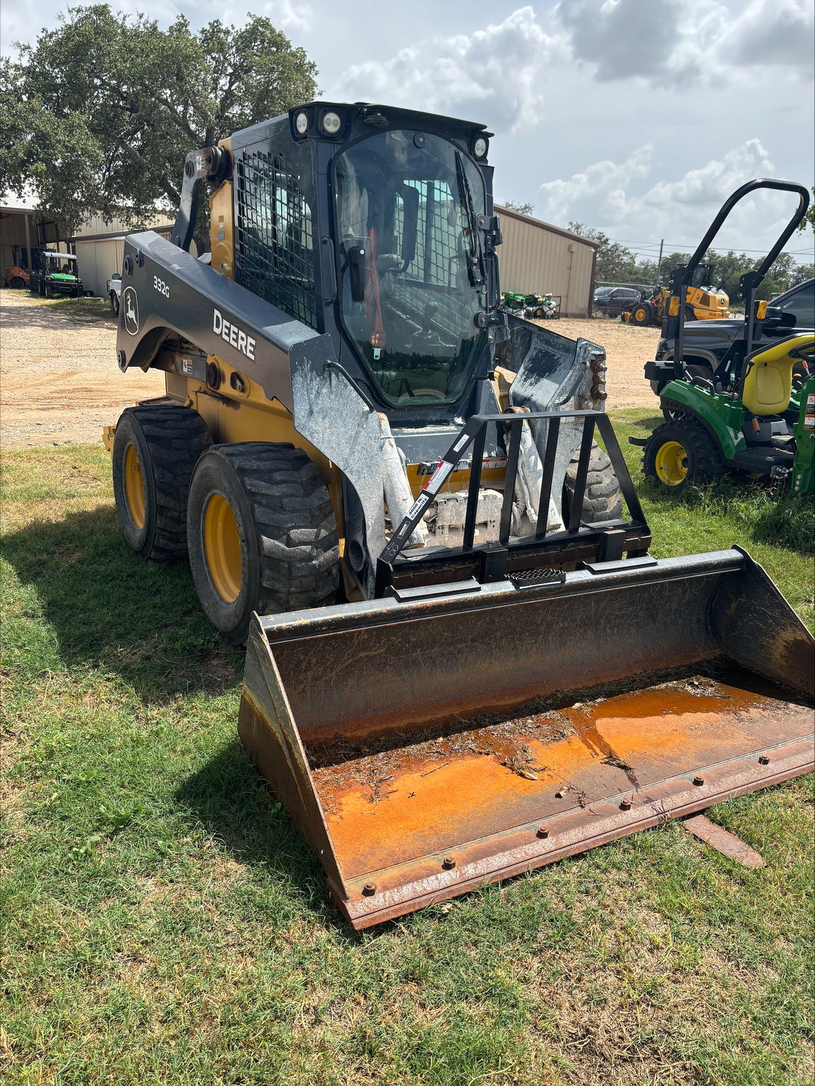 2021 John Deere 332G Image 1
