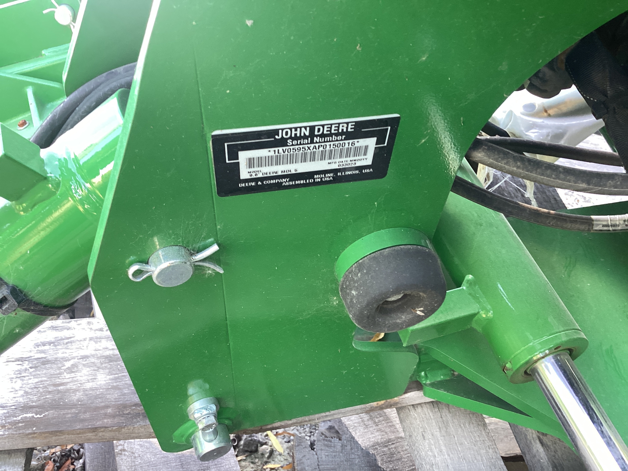 2023 John Deere 595 Image 3