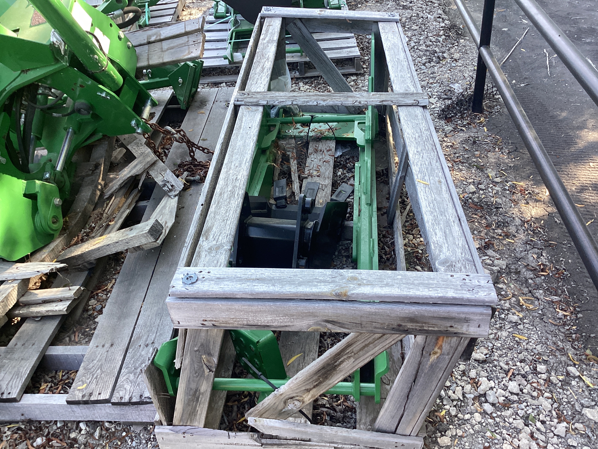 2023 John Deere 595 Image 4