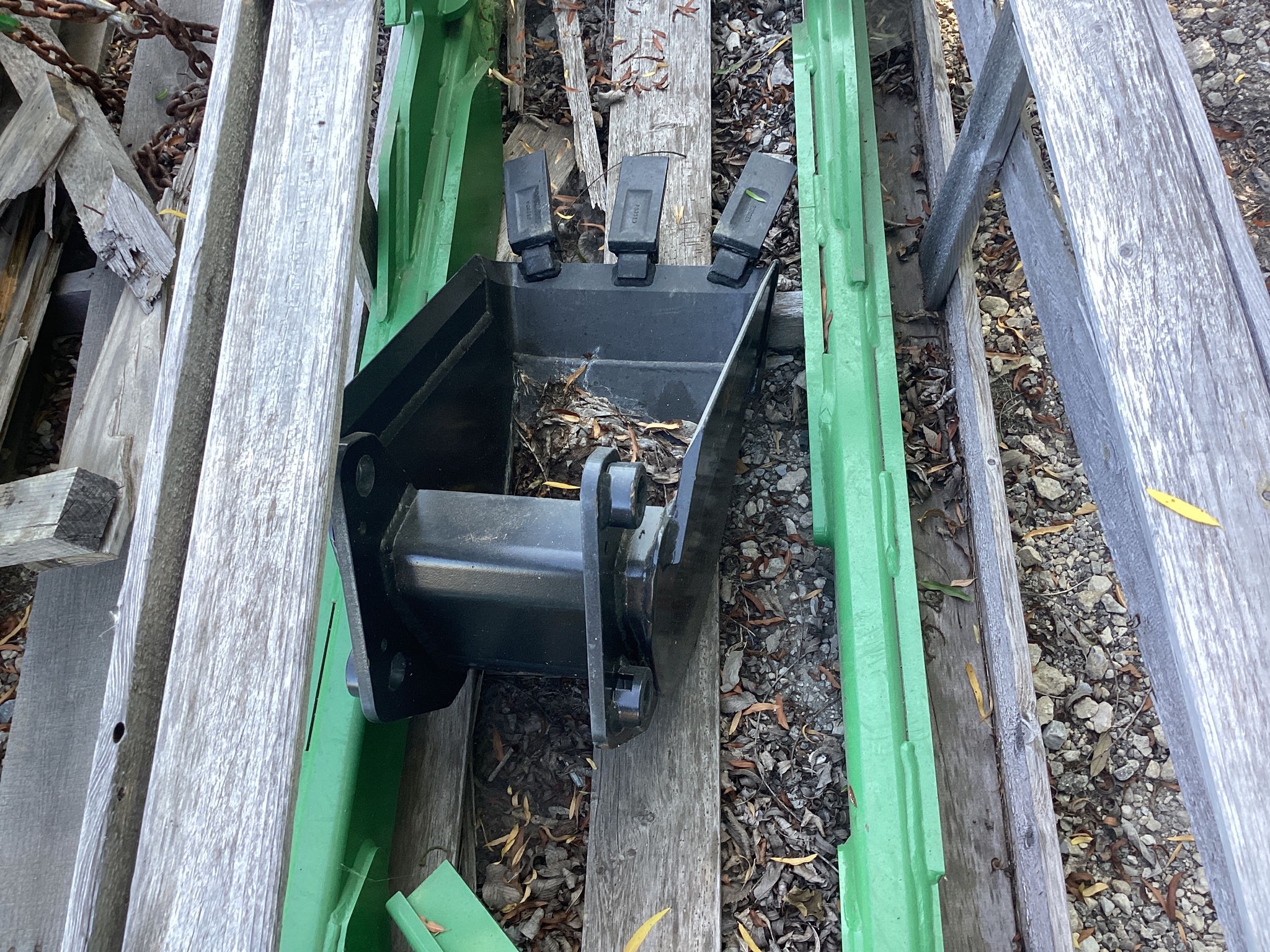 2023 John Deere 595 Image 8
