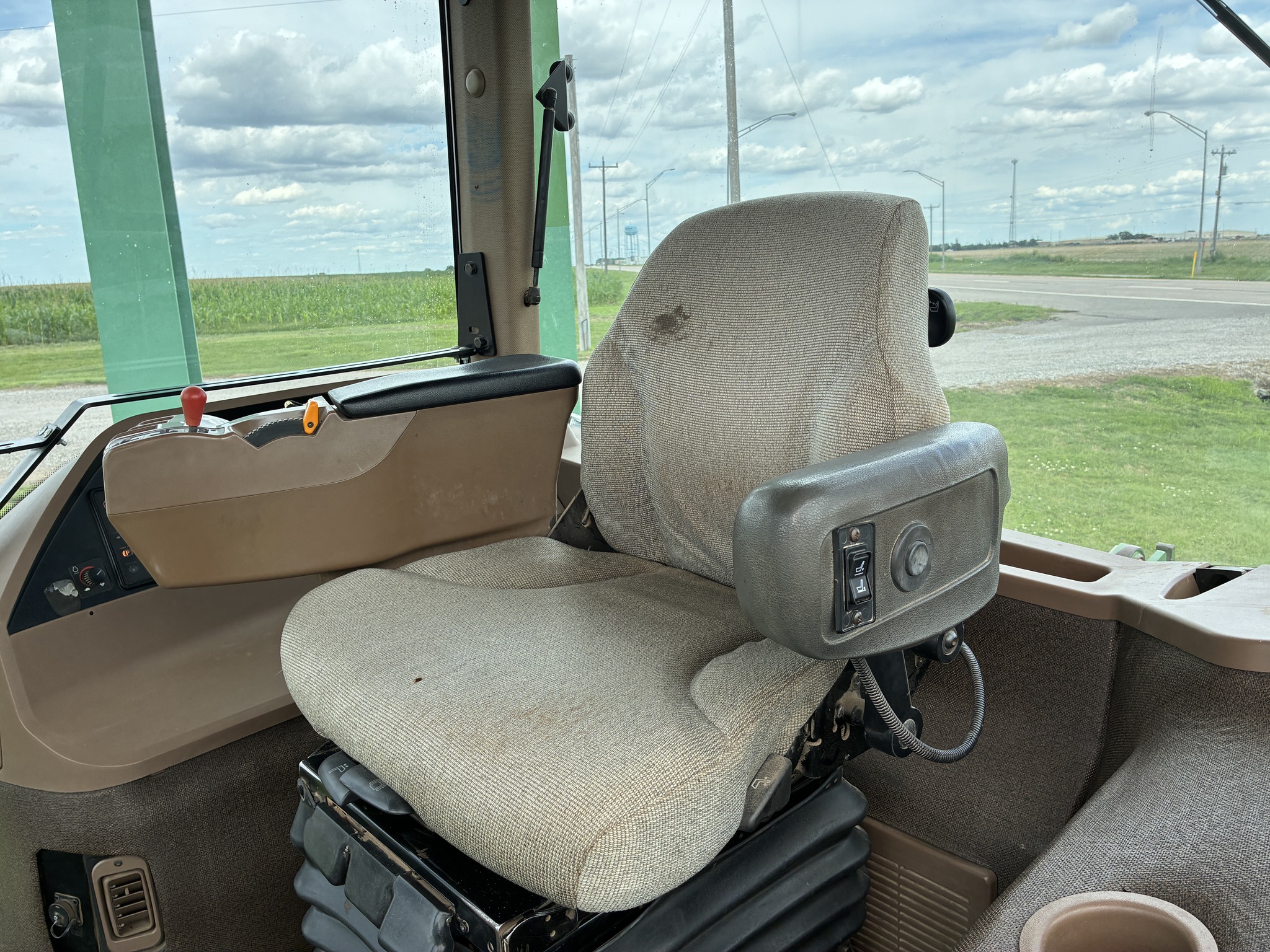 1996 John Deere 8300 Image 28