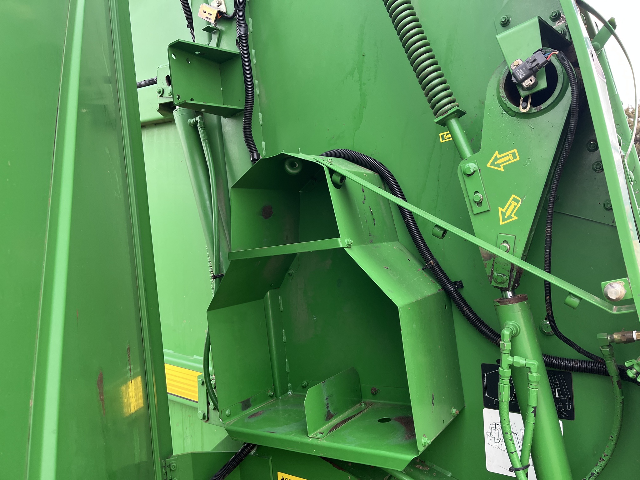  2001 John Deere 567 at Heritage Tractor in Lockwood, MO