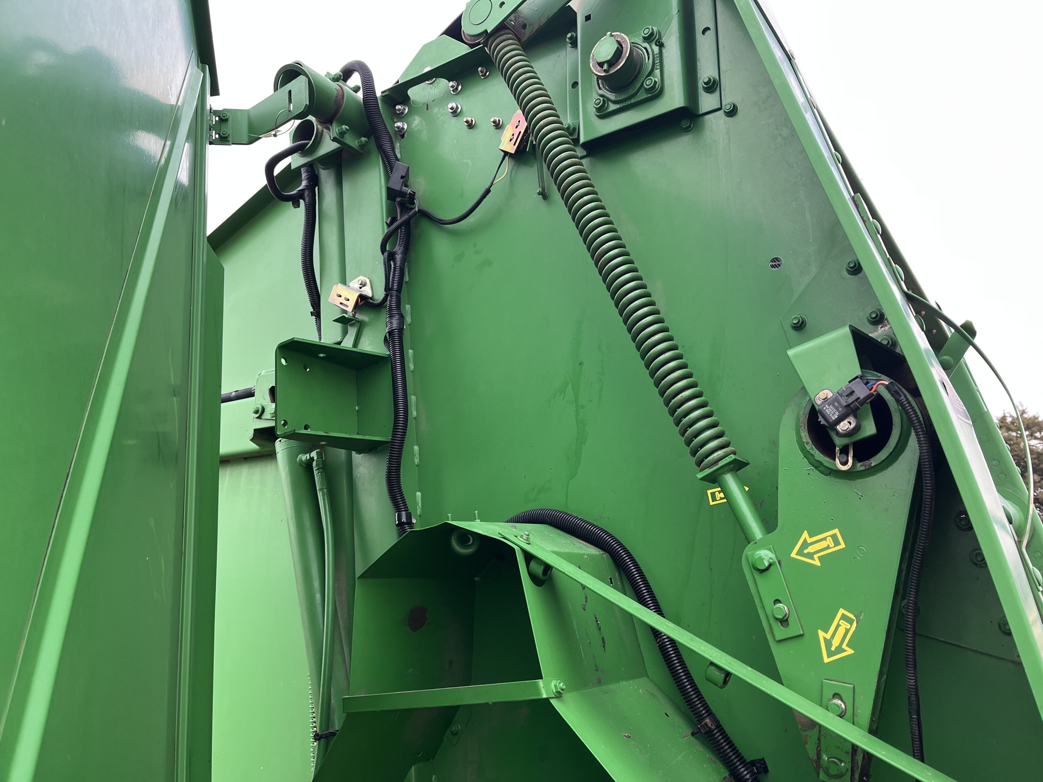  2001 John Deere 567 at Heritage Tractor in Lockwood, MO