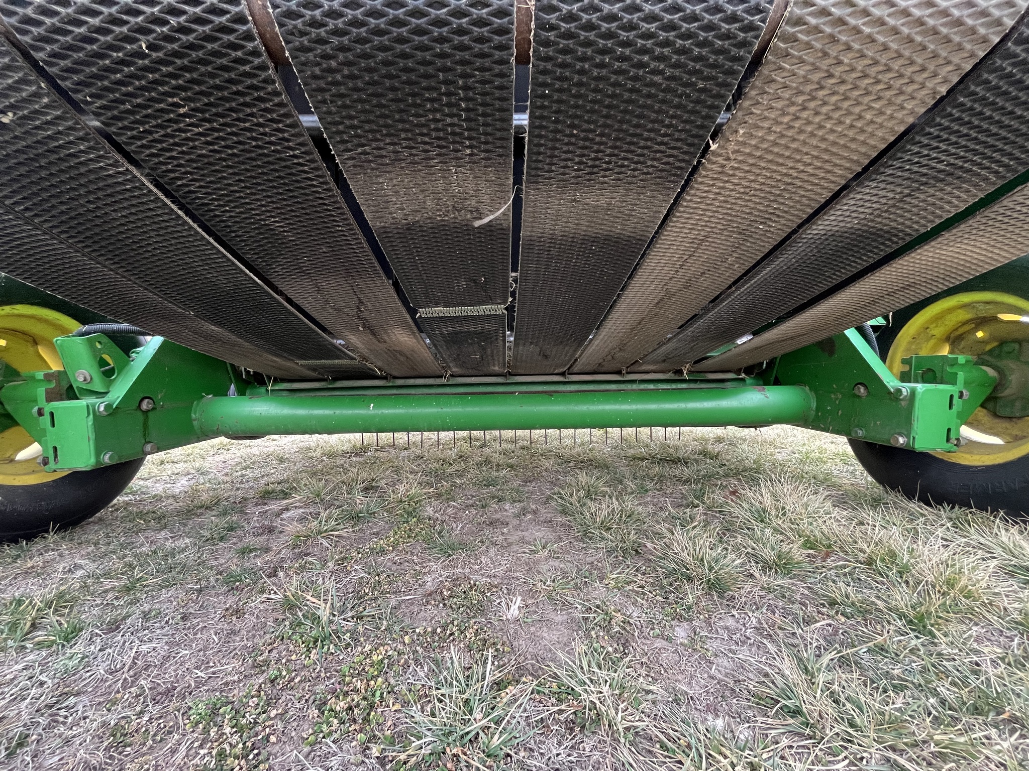  2001 John Deere 567 at Heritage Tractor in Lockwood, MO
