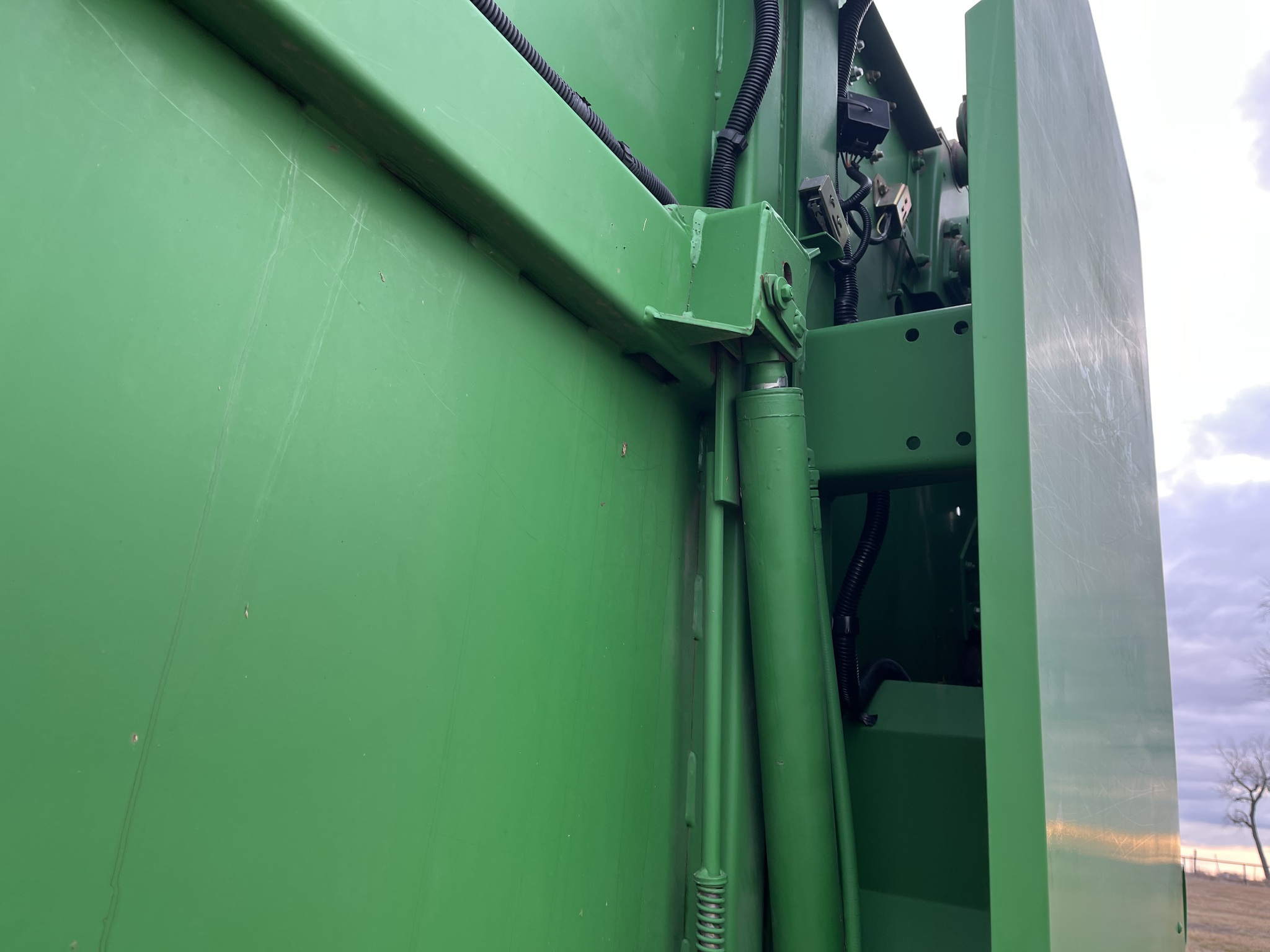  2001 John Deere 567 at Heritage Tractor in Lockwood, MO