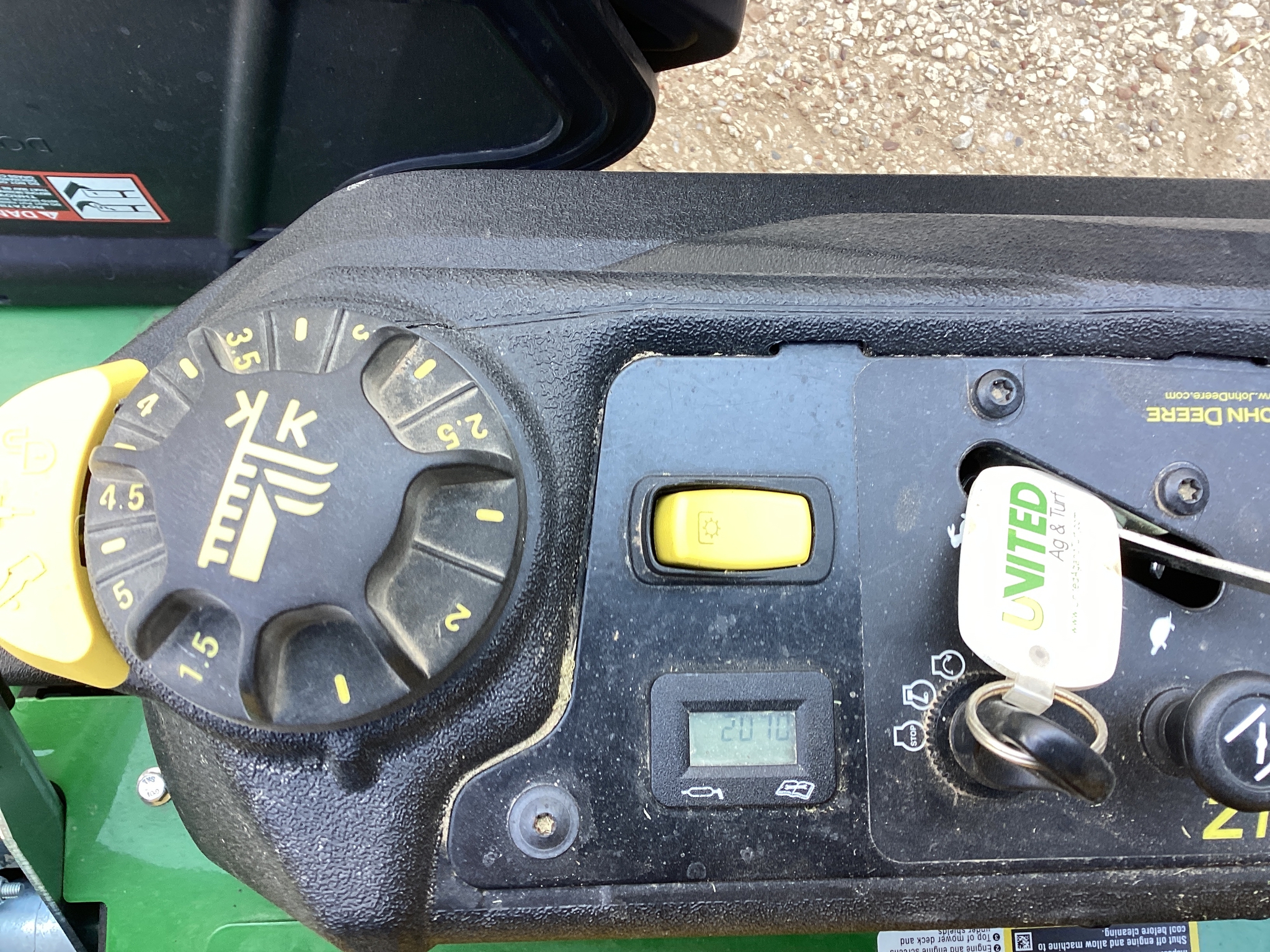2023 John Deere Z720E Image 13