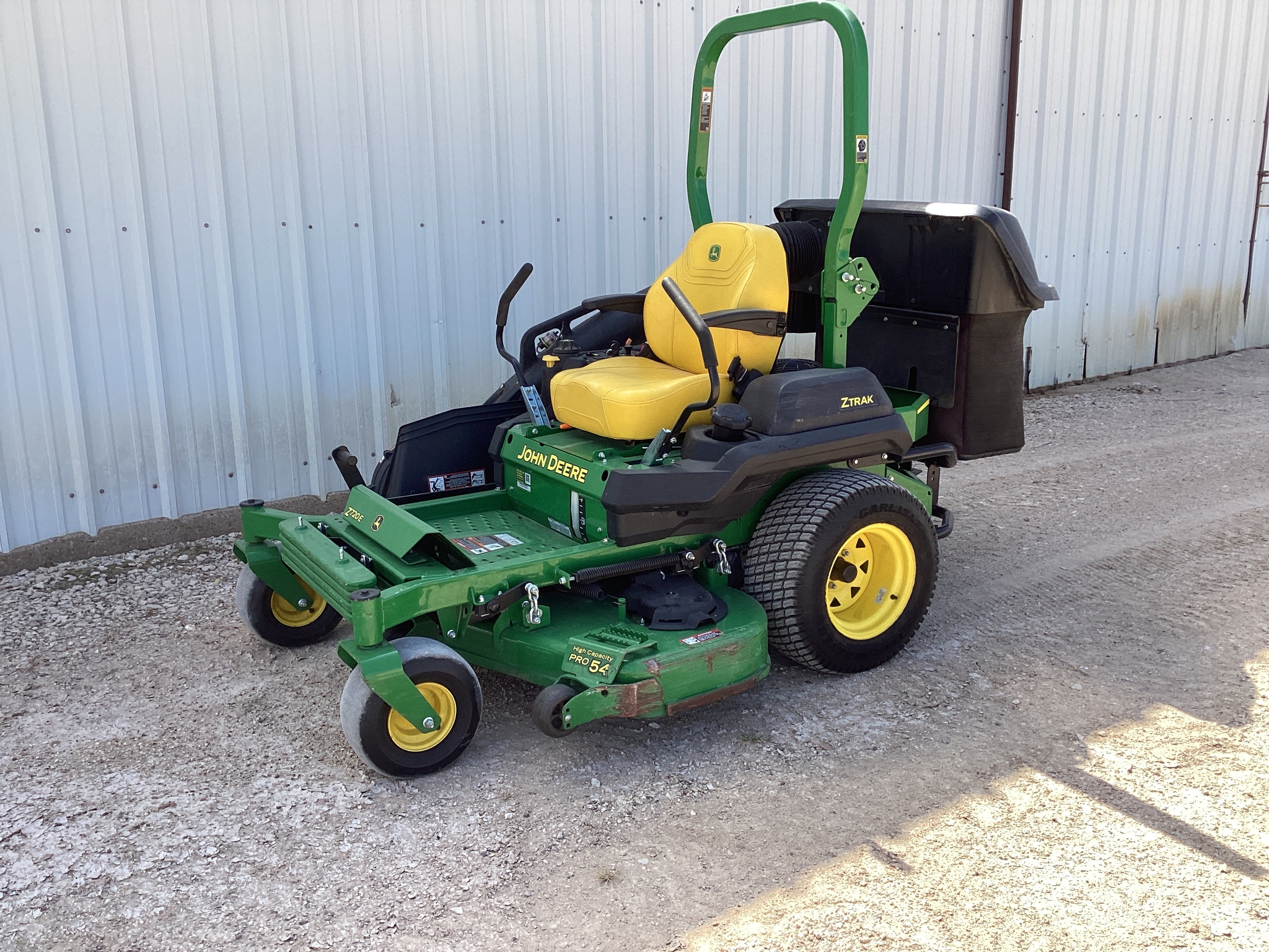 2023 John Deere Z720E Image 2