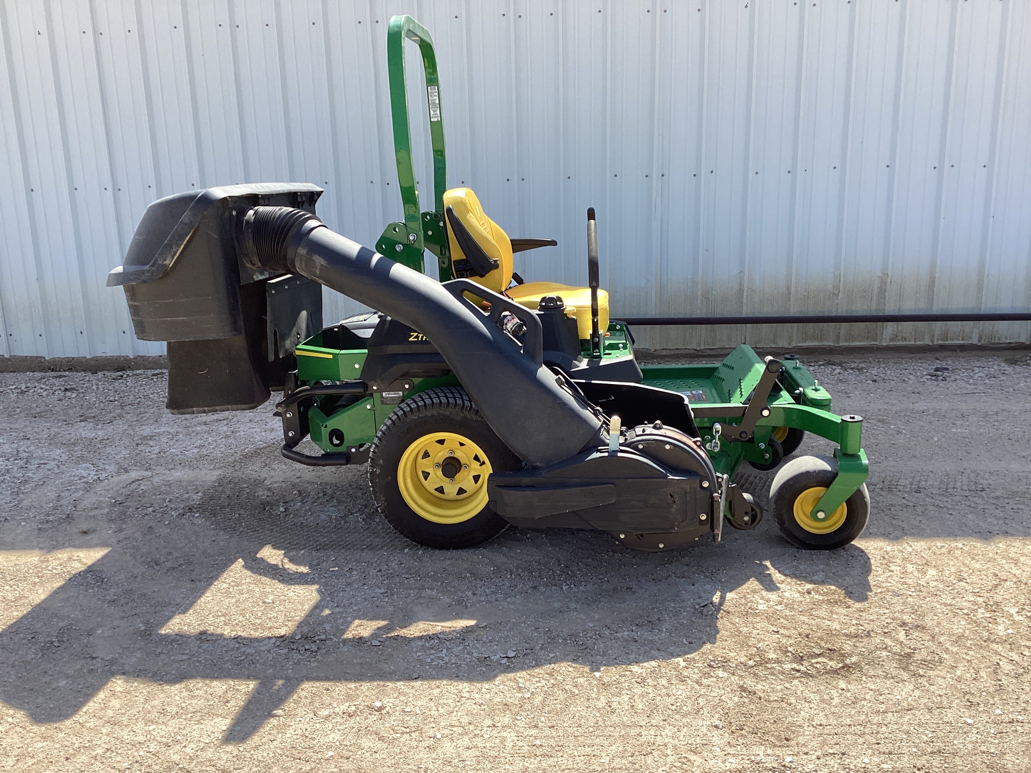 2023 John Deere Z720E Image 7