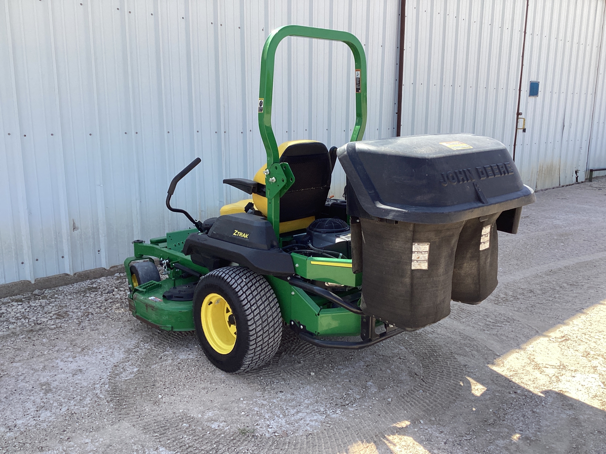 2023 John Deere Z720E Image 11