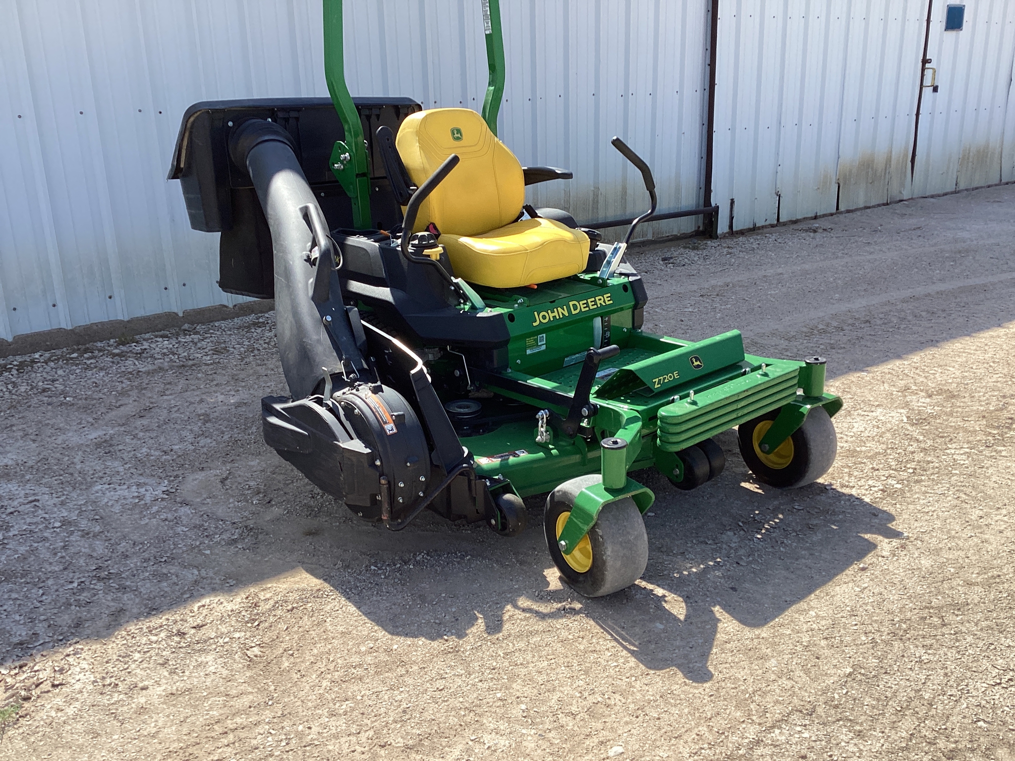 2023 John Deere Z720E Image 5