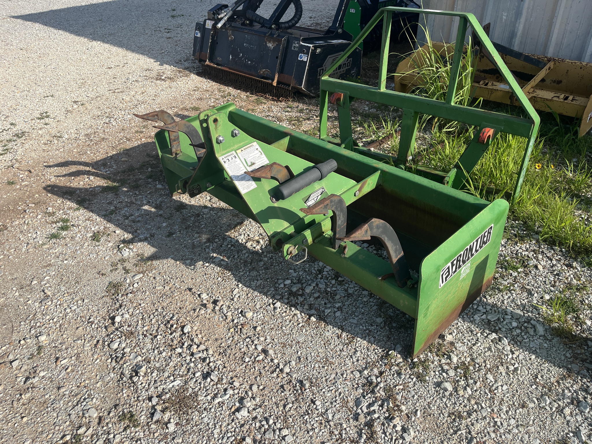 2009 Frontier BB2072 Image 1