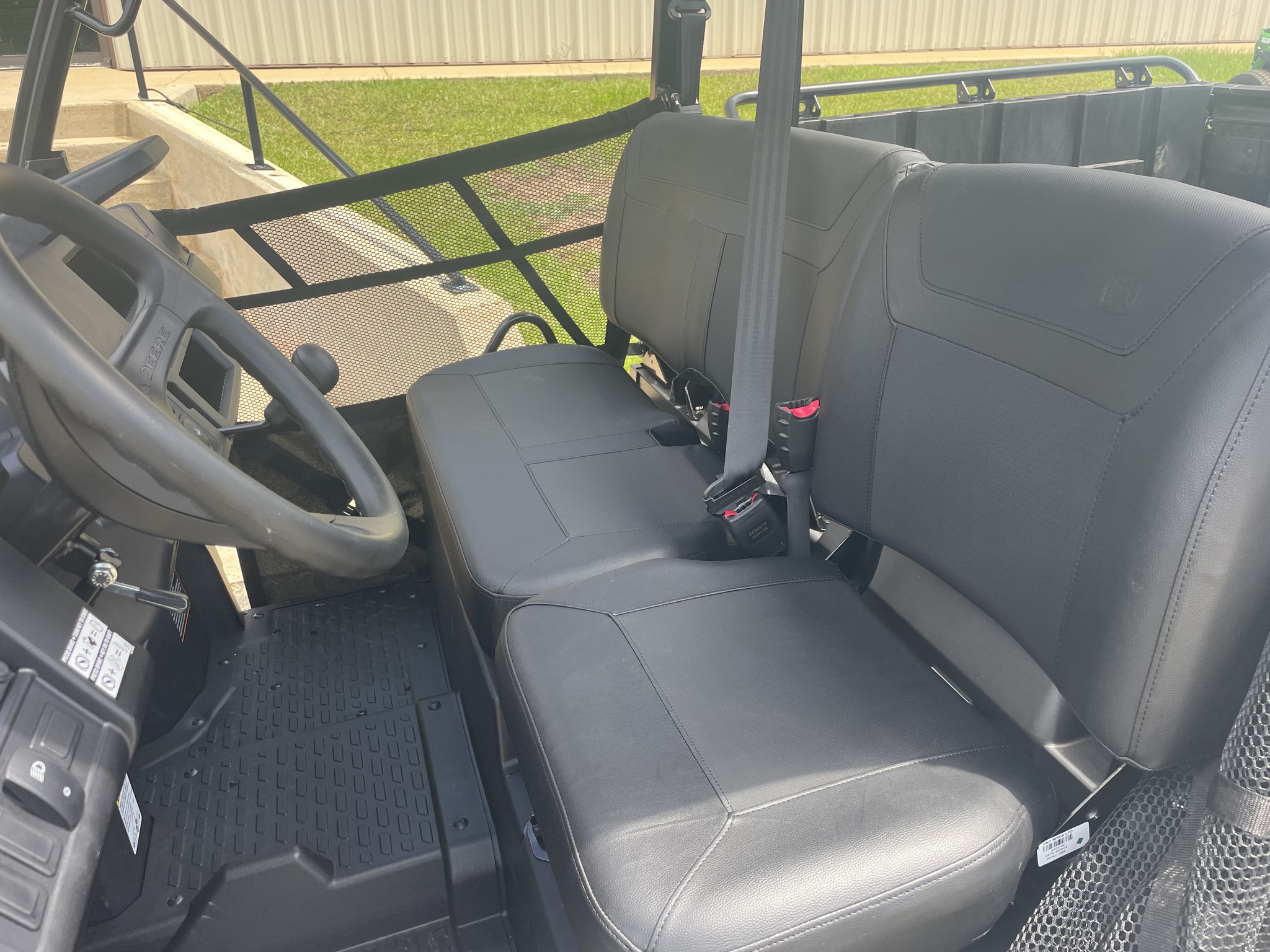 2025 John Deere 845M Image 3